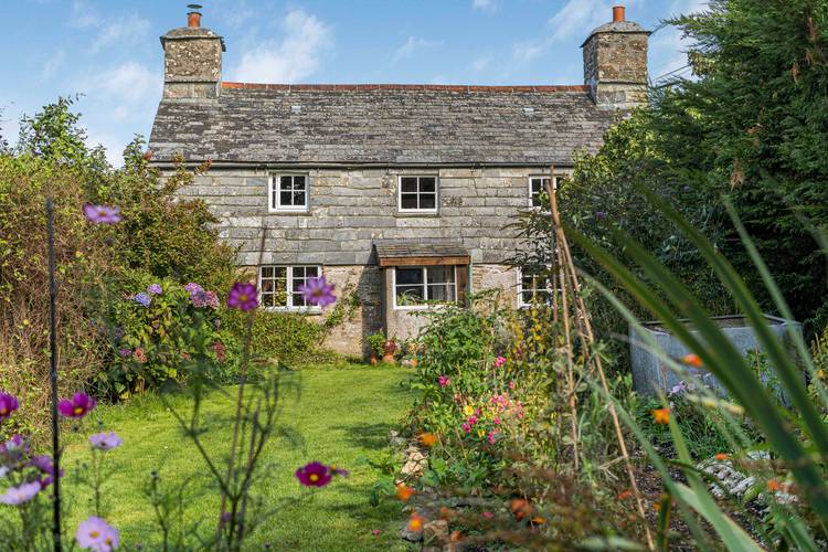 2 bedroom detached house