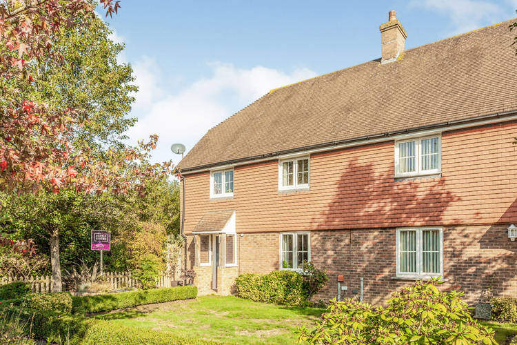 4 bedroom end of terrace house