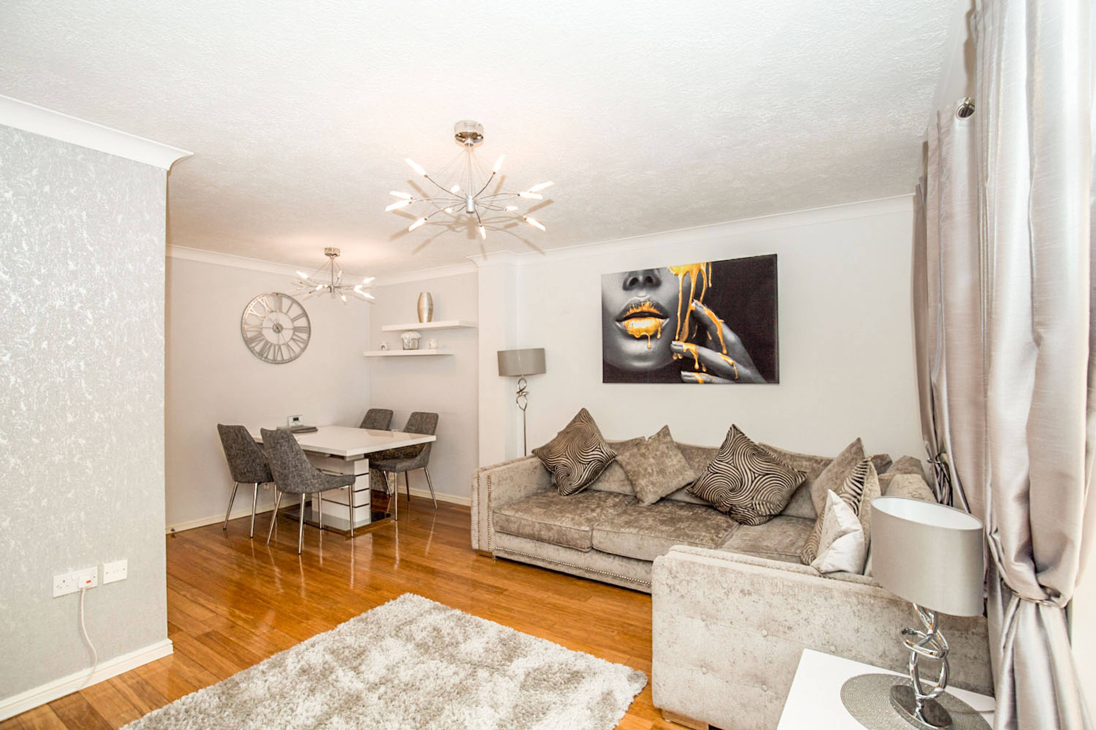 Lounge/Dining Room