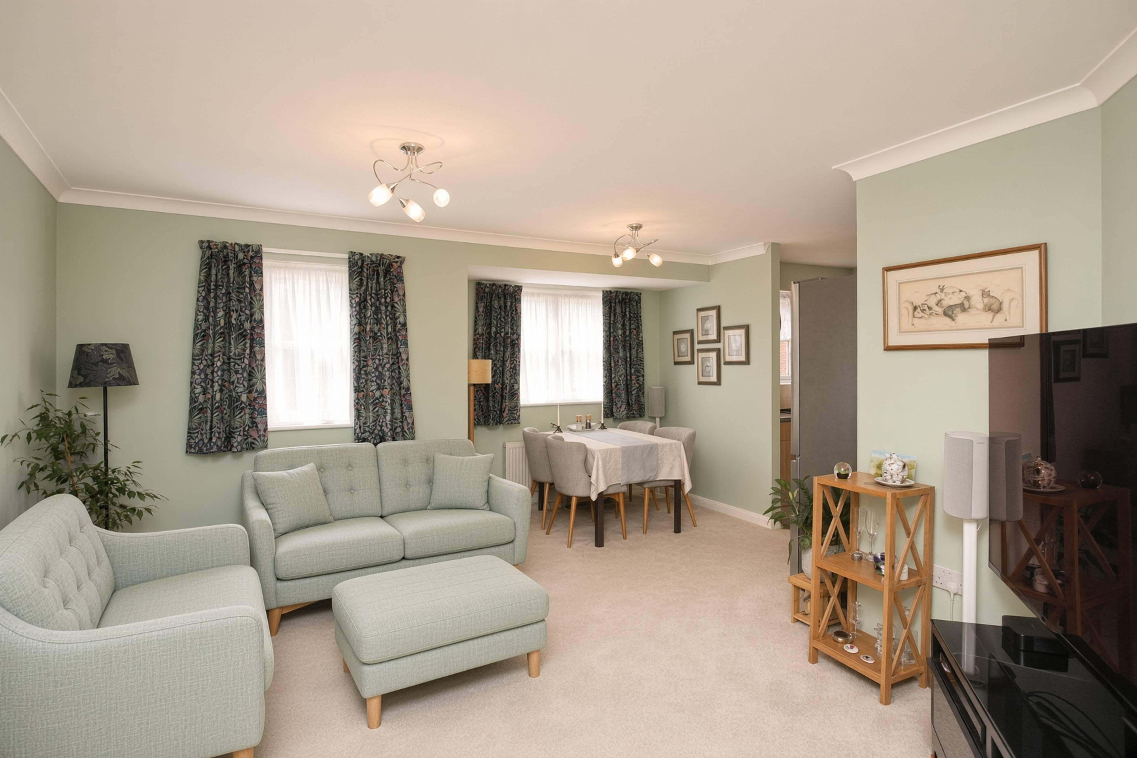 Lounge/Dining Room