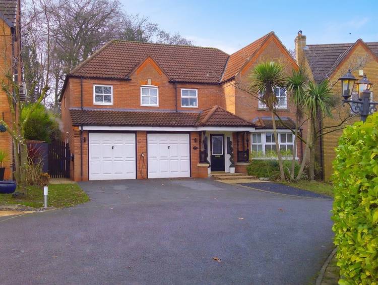 6 bedroom detached house