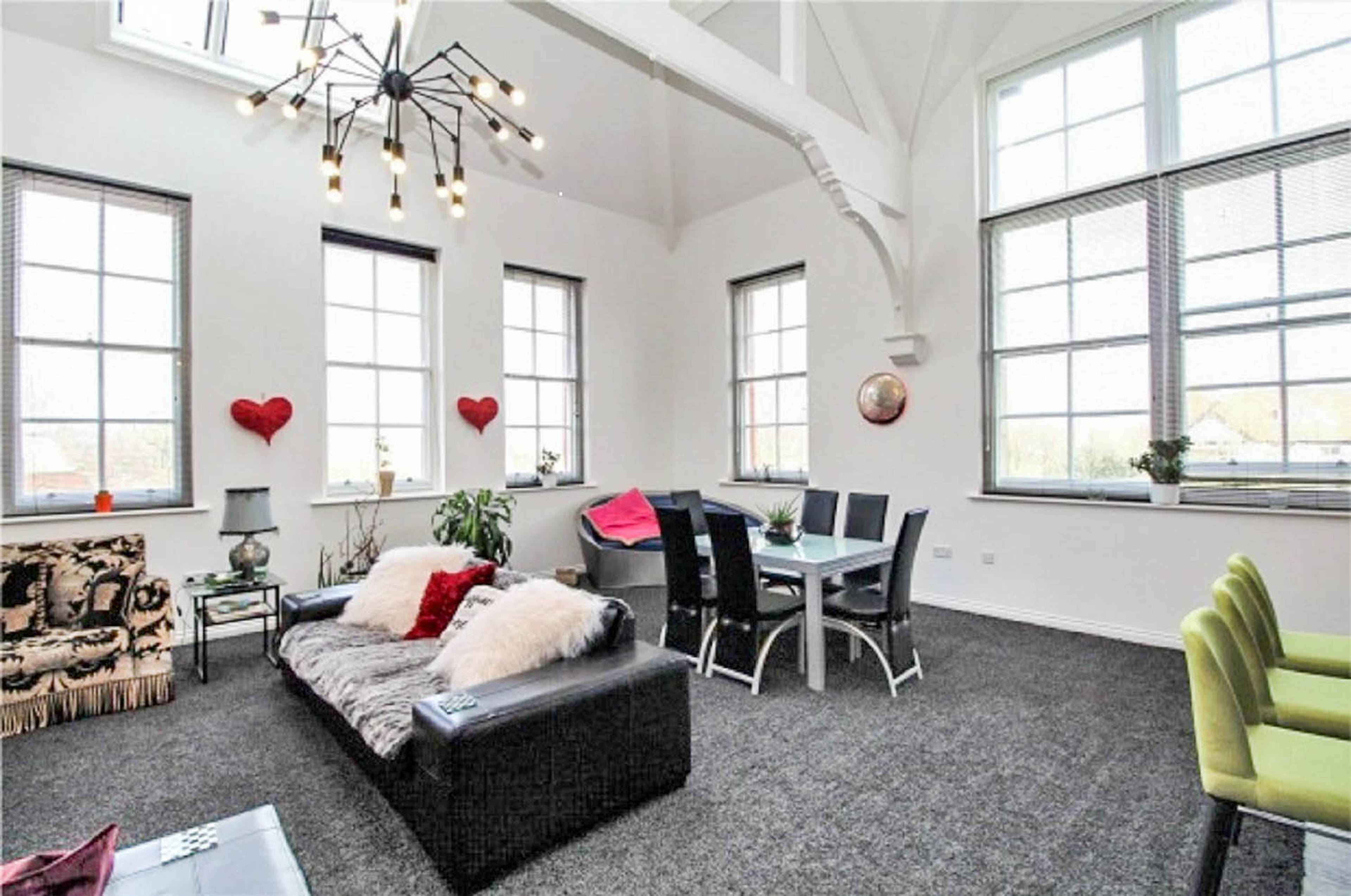 Lounge/Dining Room