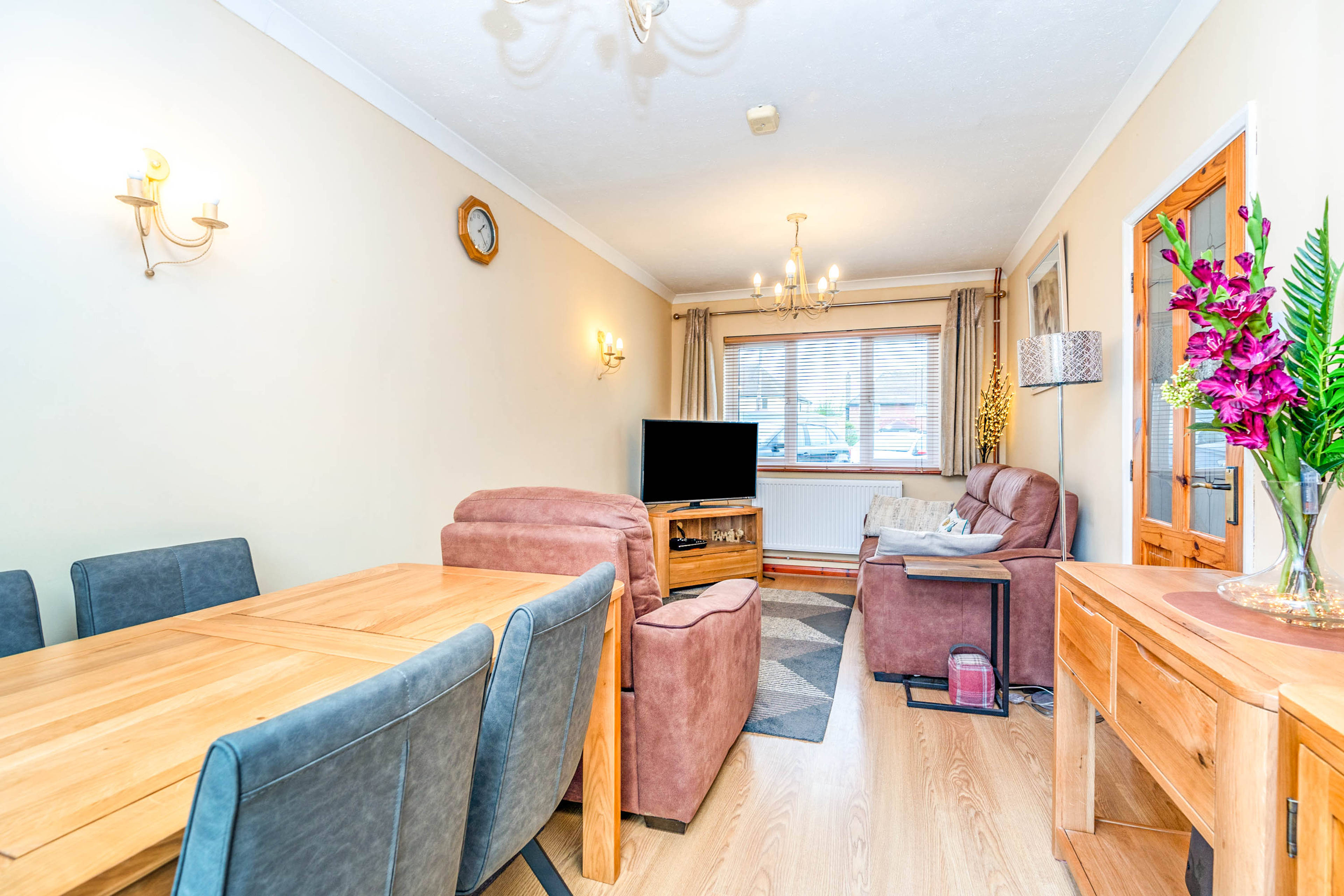 Lounge/Dining Room