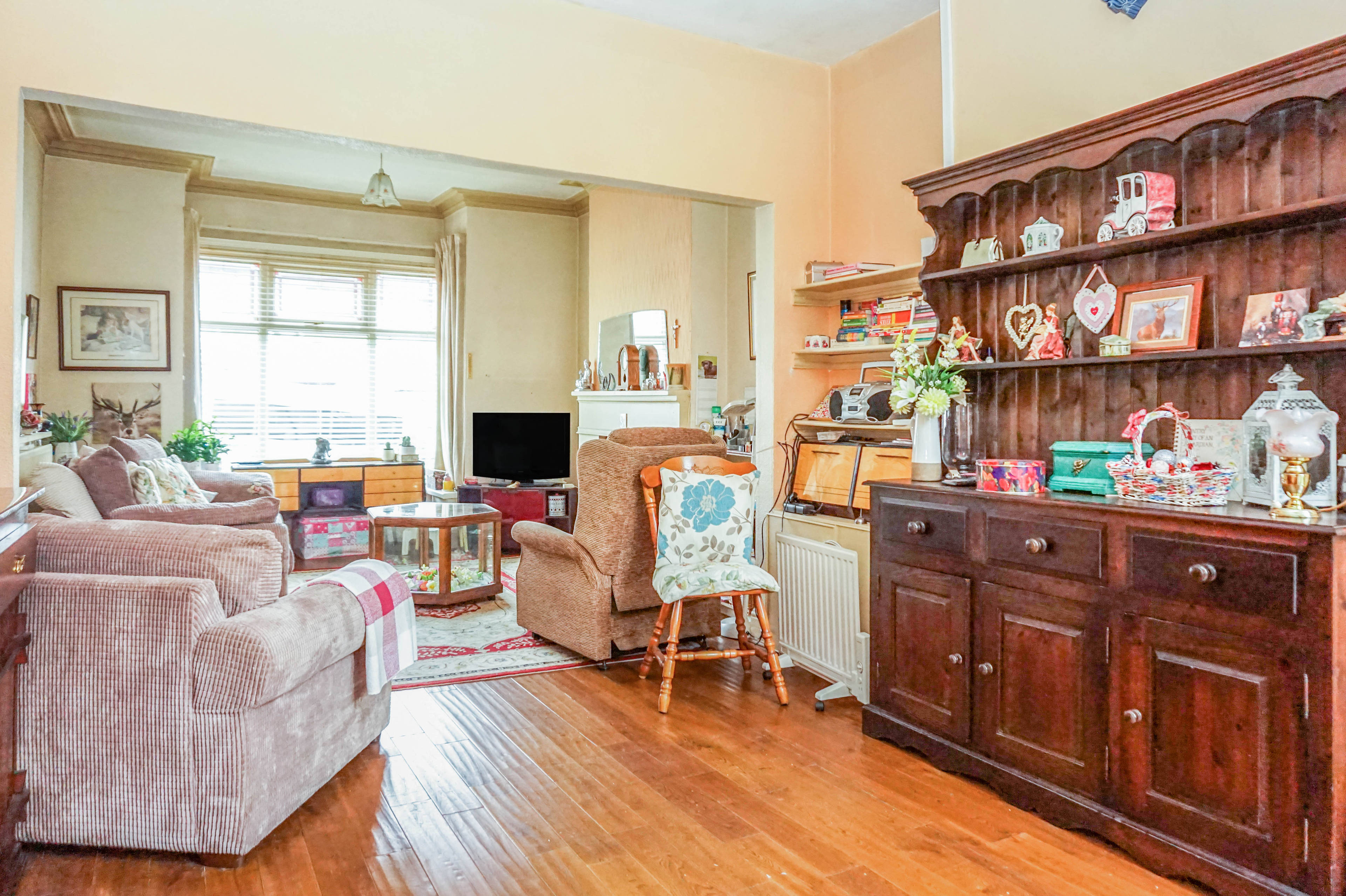 Lounge/Dining Room