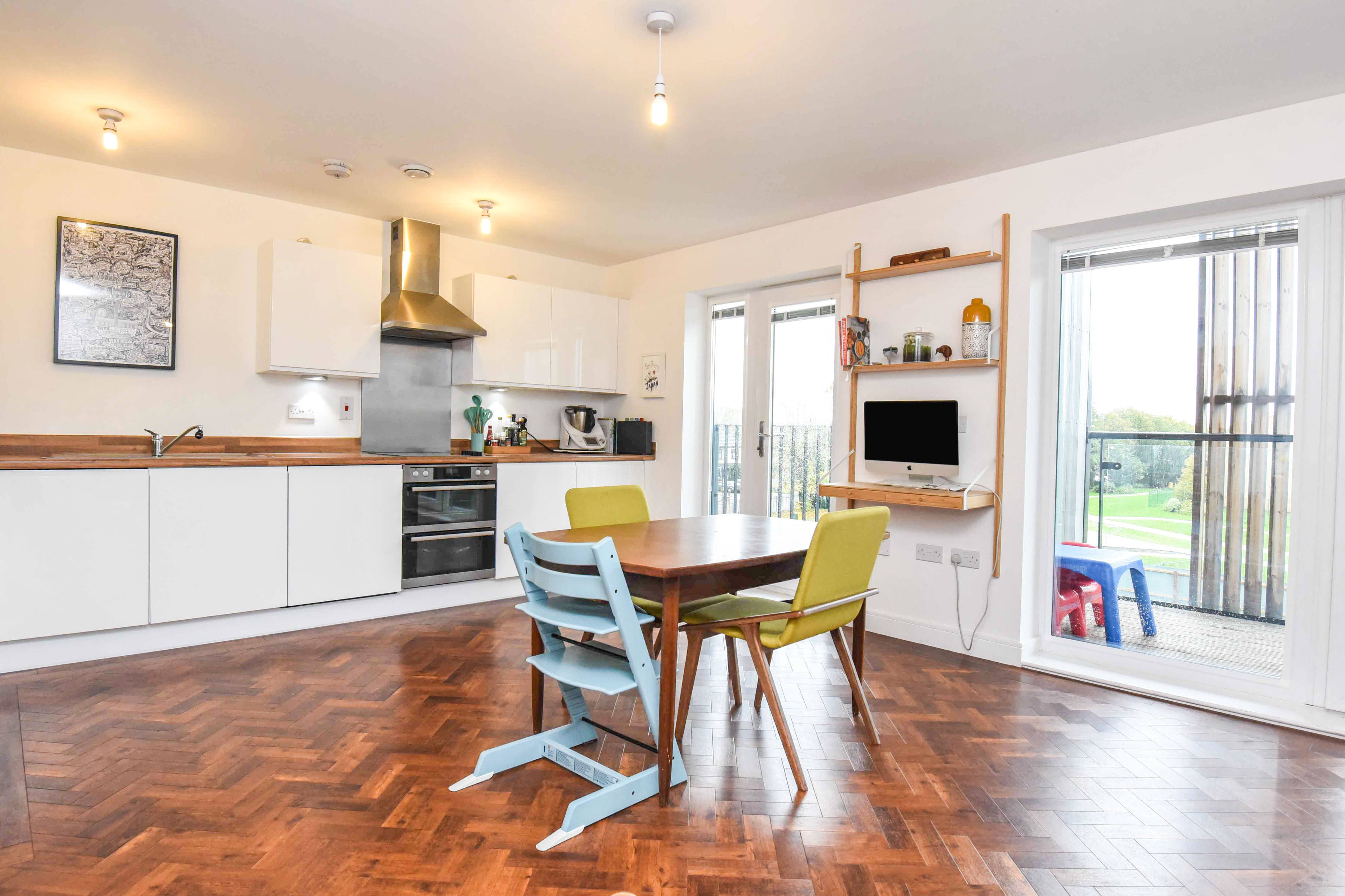 Lounge / Kitchen