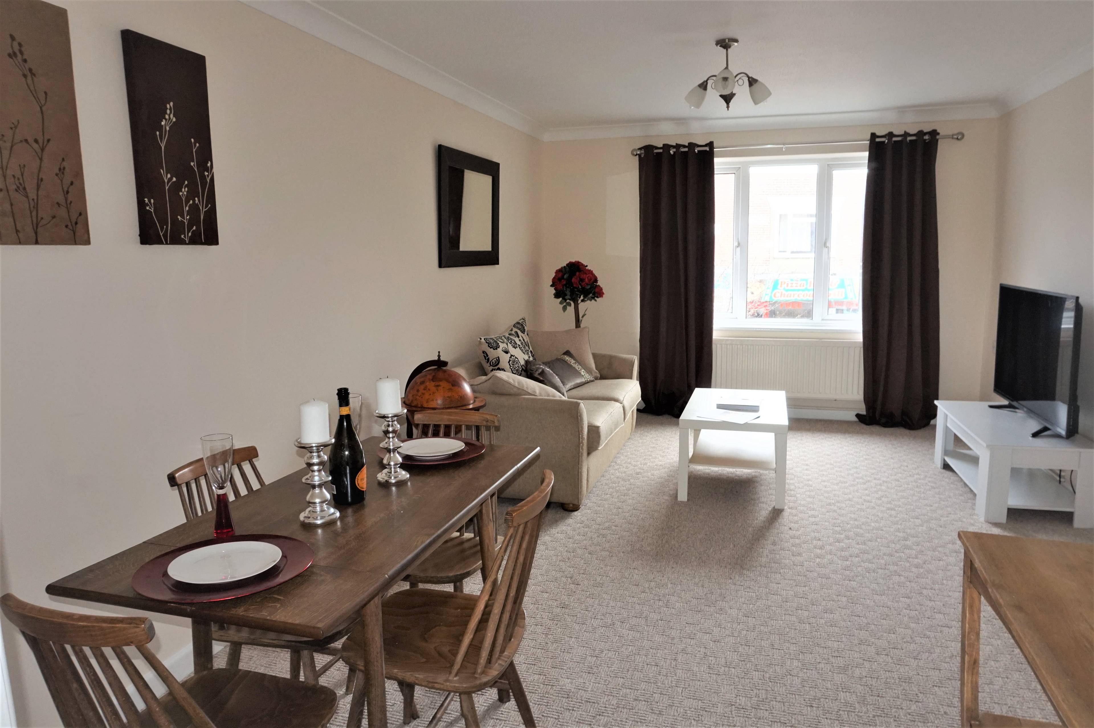 Lounge/Dining Room