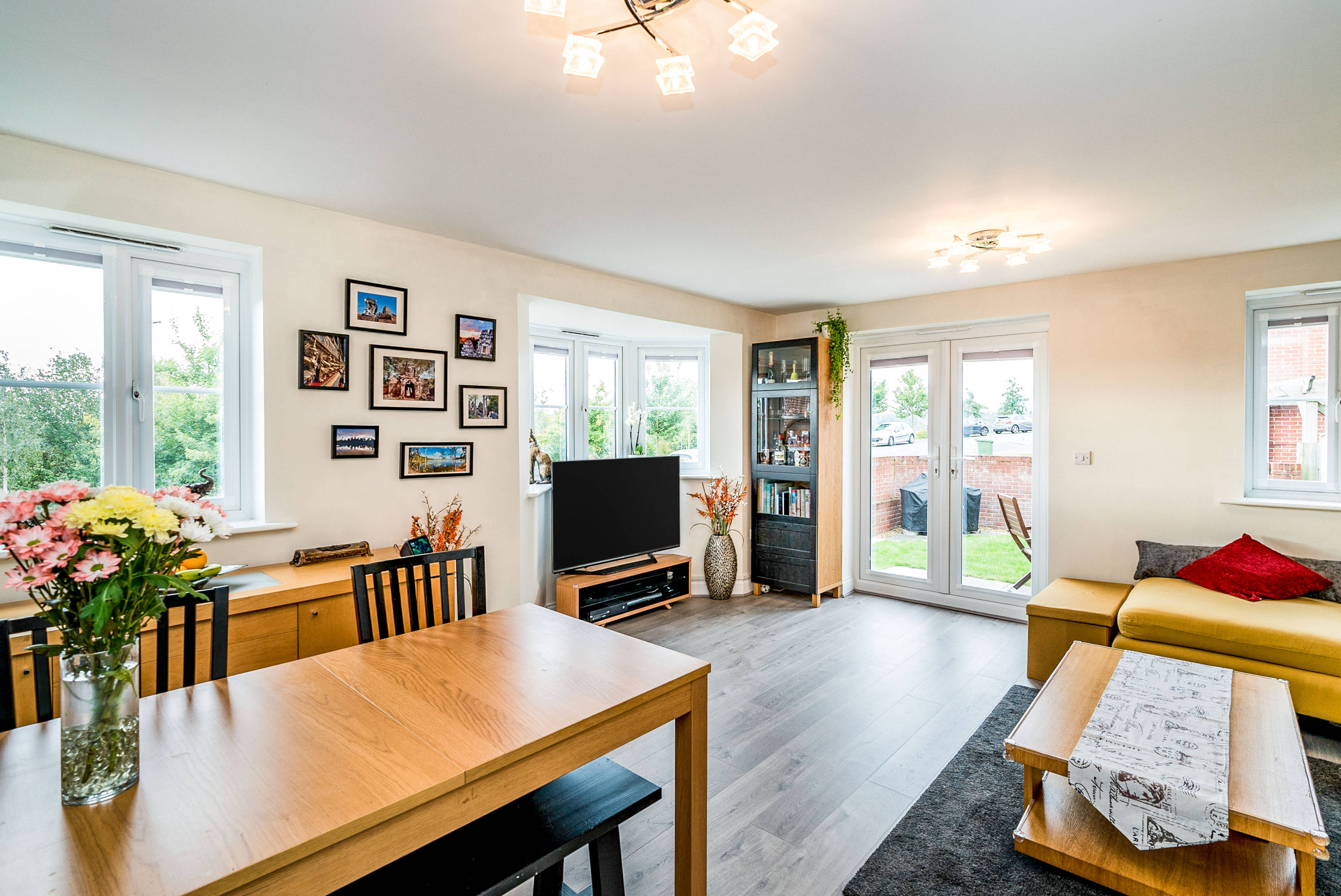 Lounge/Dining Room