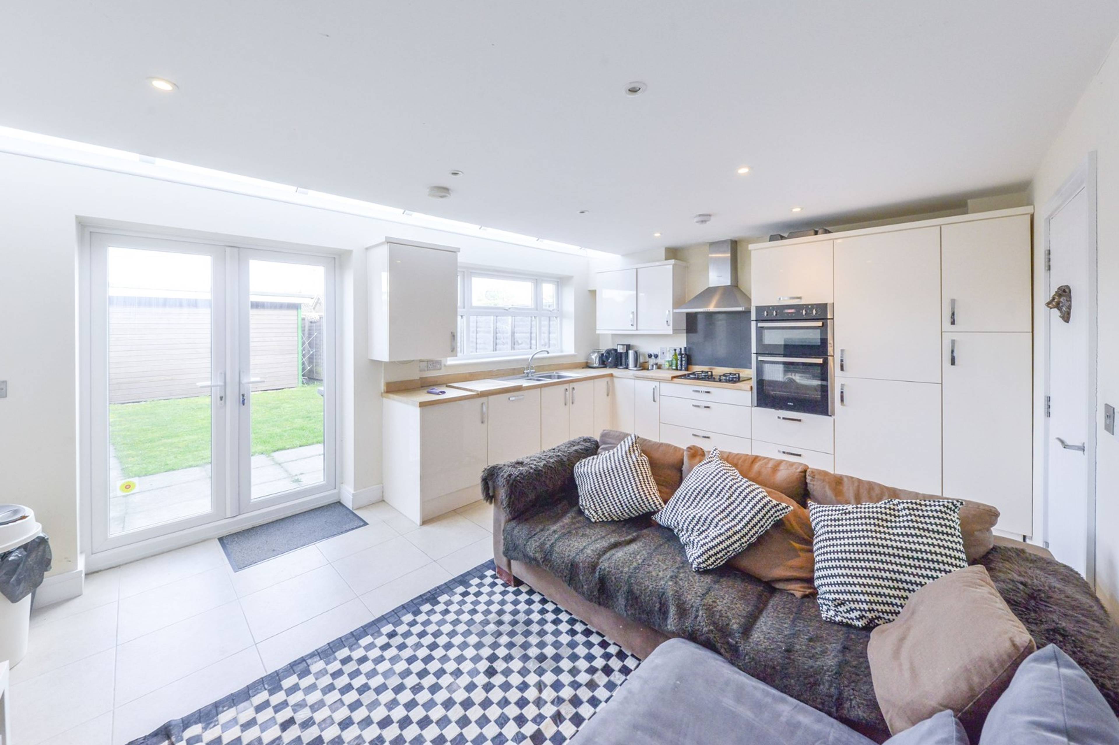 Lounge / Kitchen