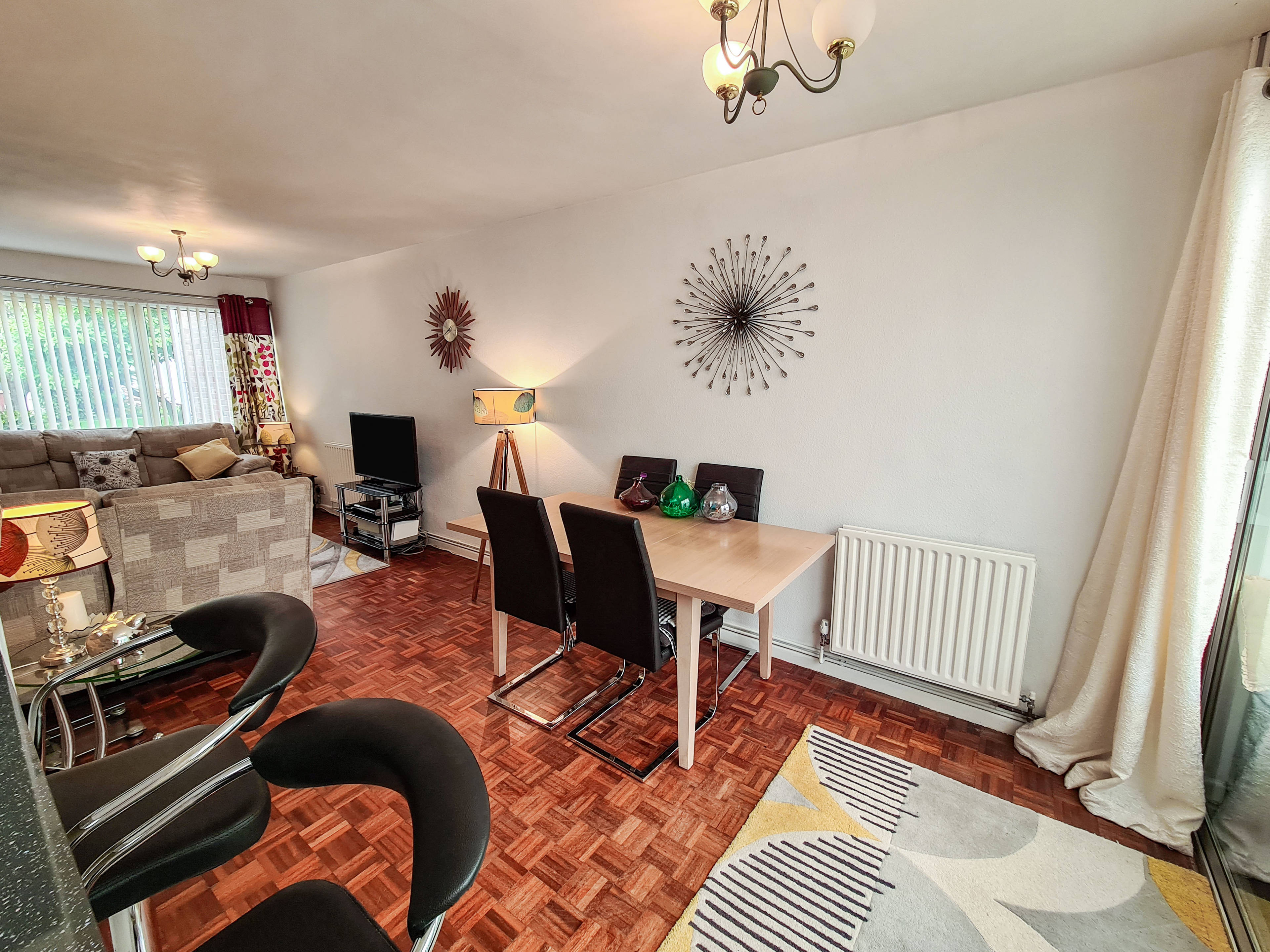 Lounge/Dining Room