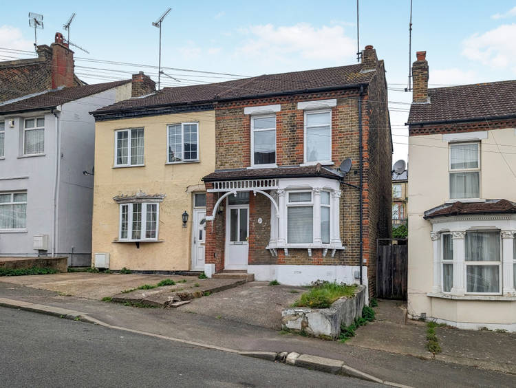 3 bedroom semi-detached house