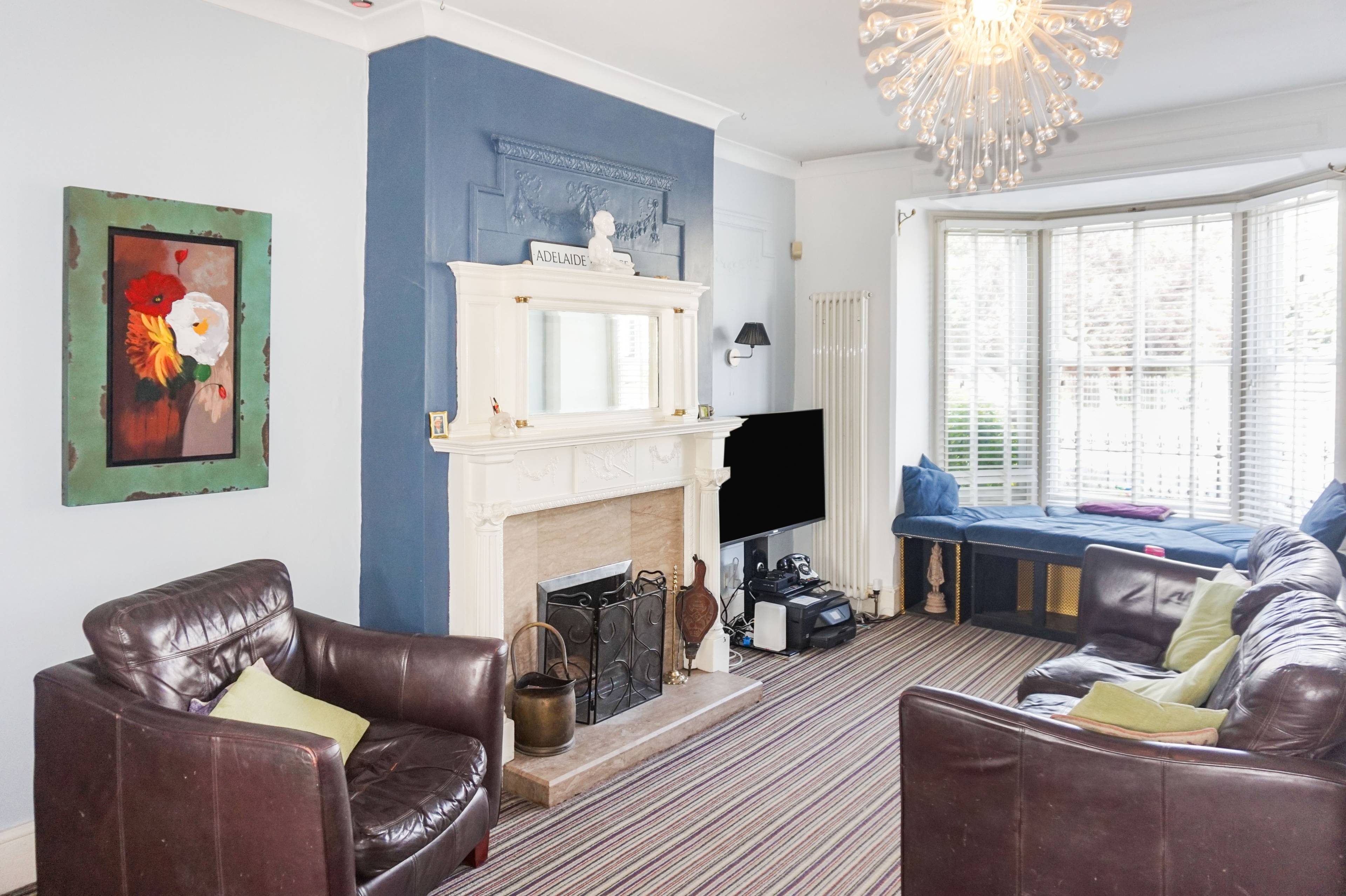 Lounge/Dining Room