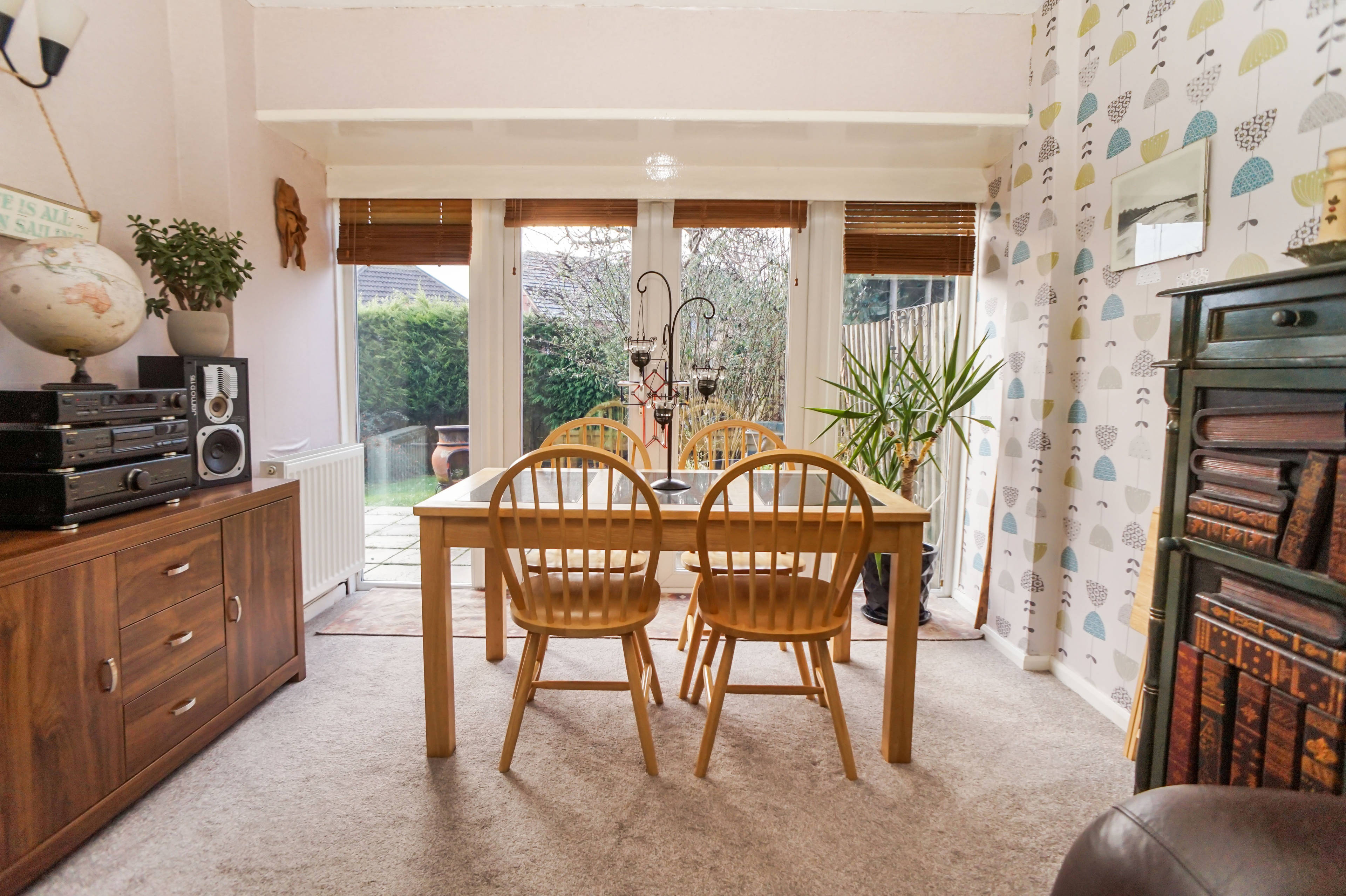 Lounge/Dining Room