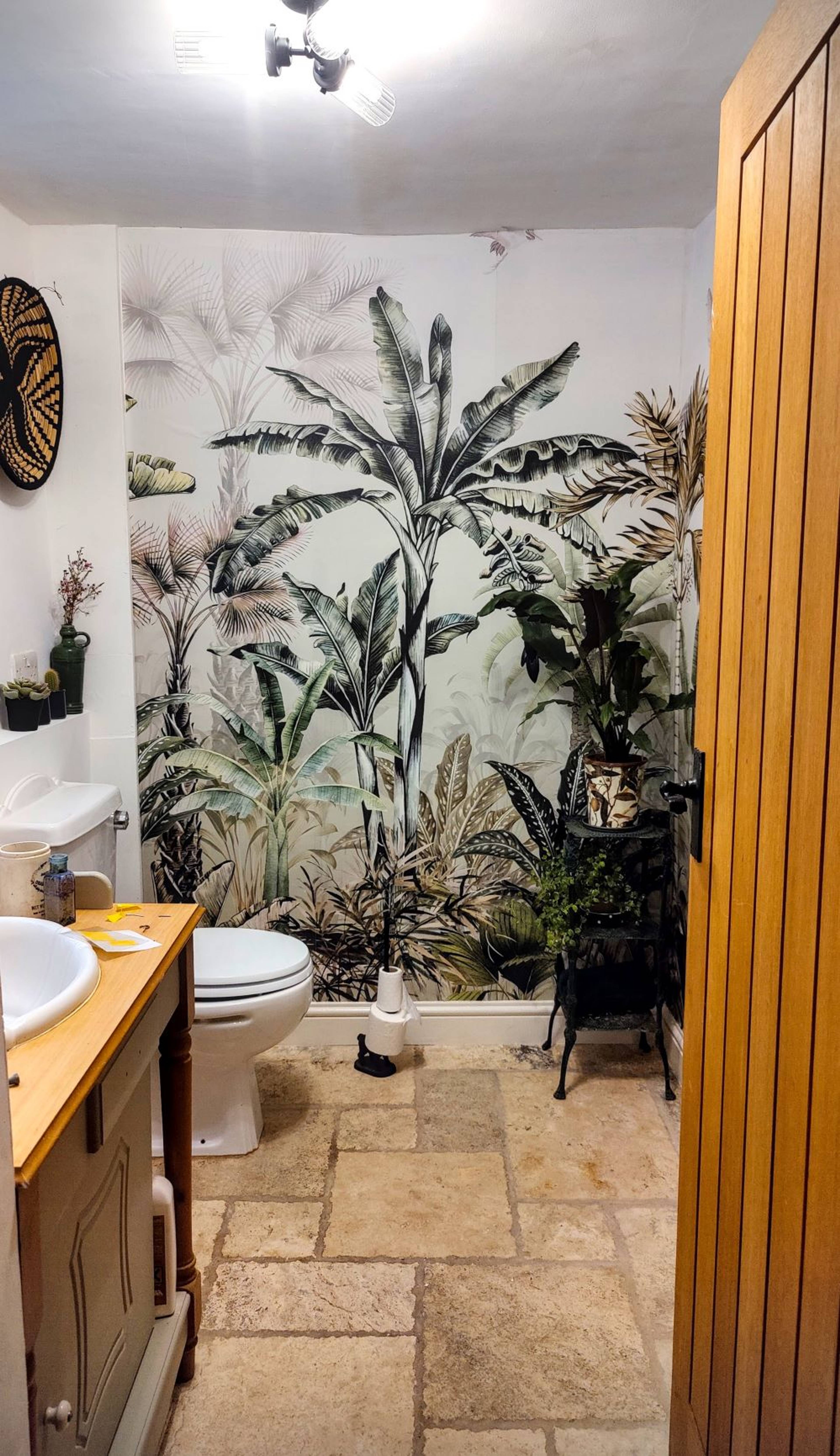 DOWNSTAIRS CLOAKROOM
