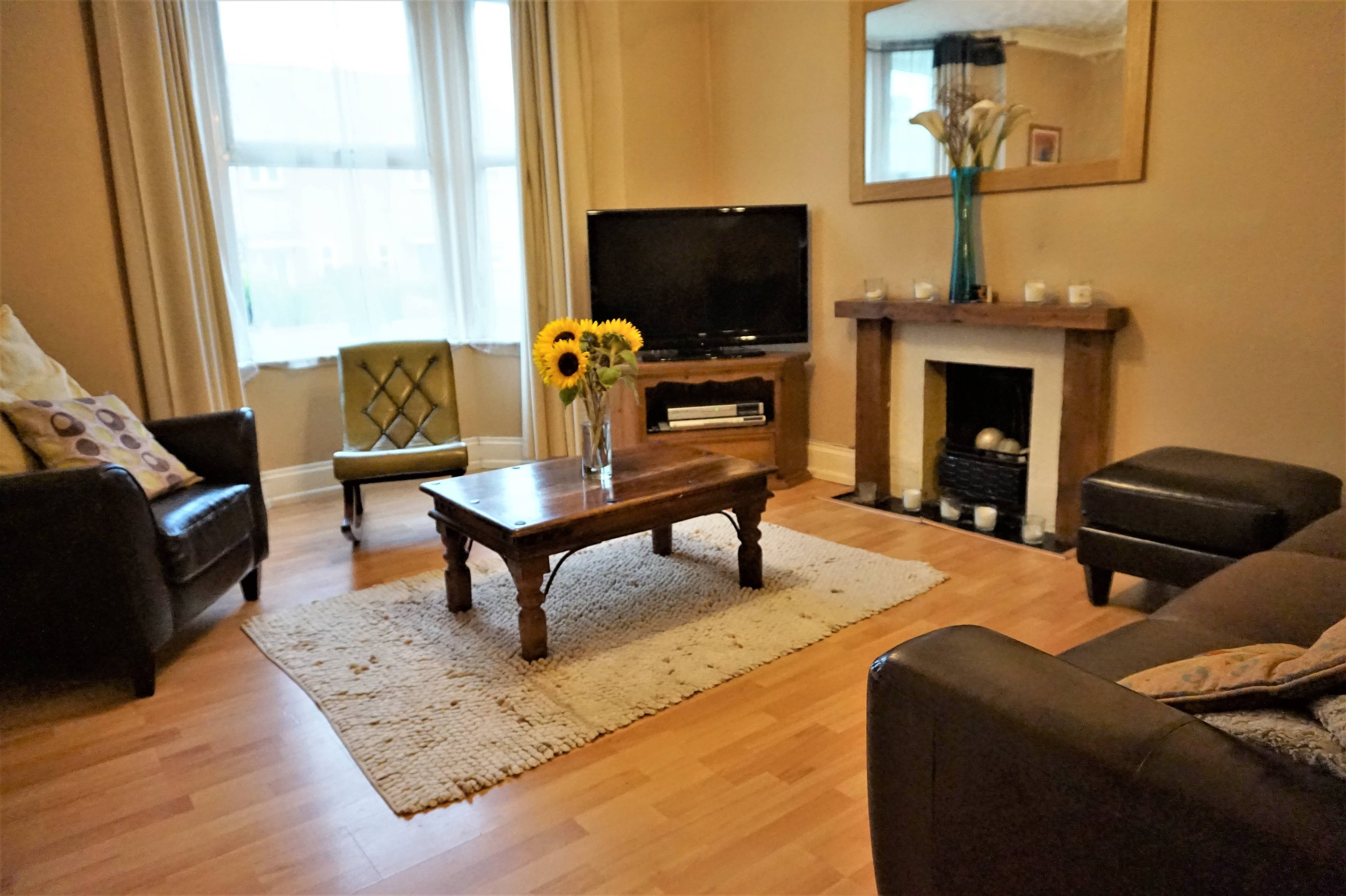 Lounge/Dining Room