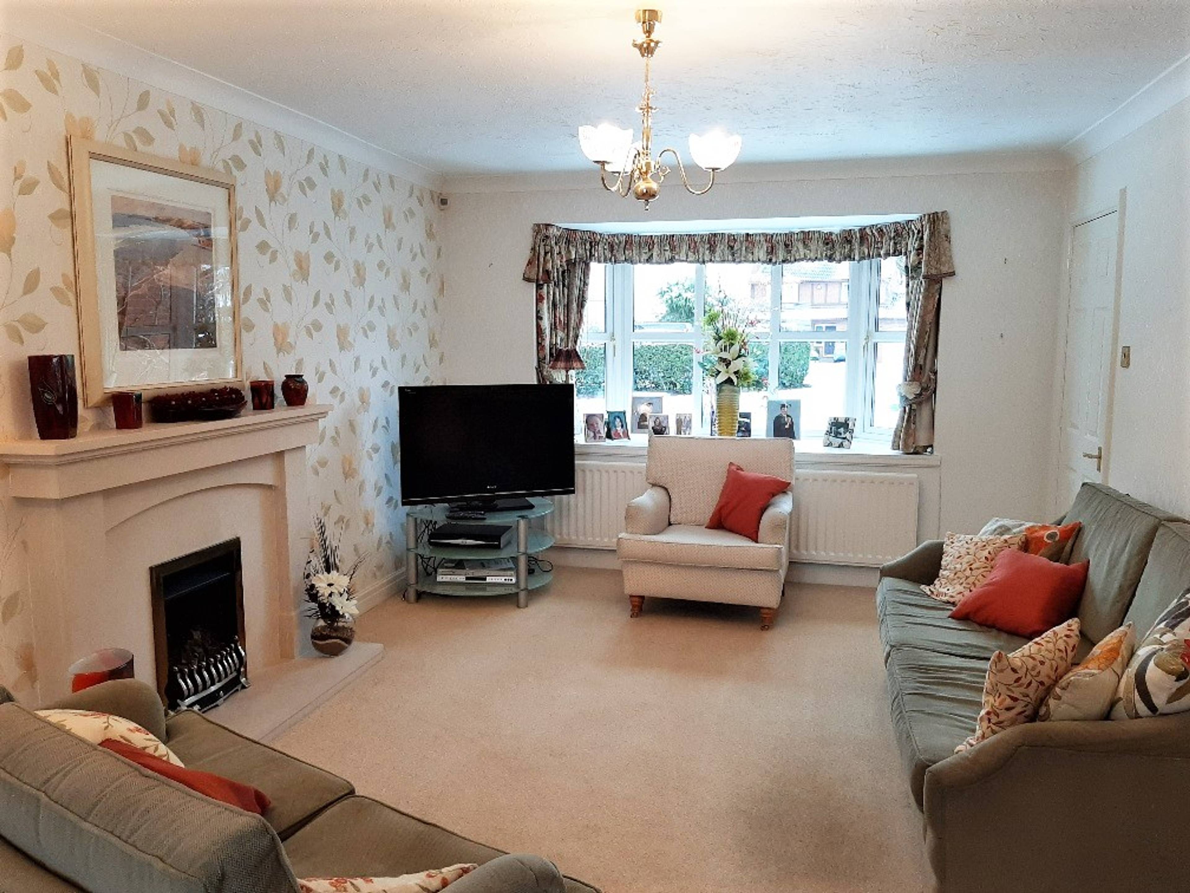 Lounge/Dining Room