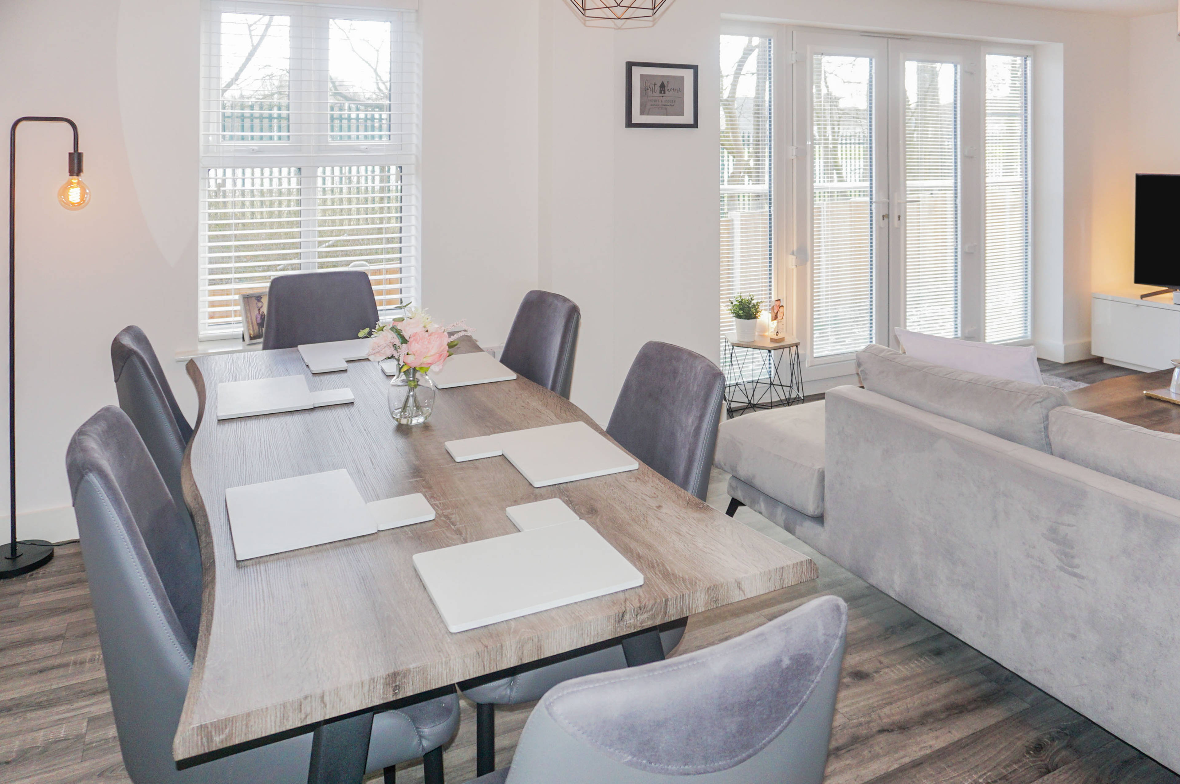 Lounge/Dining Room