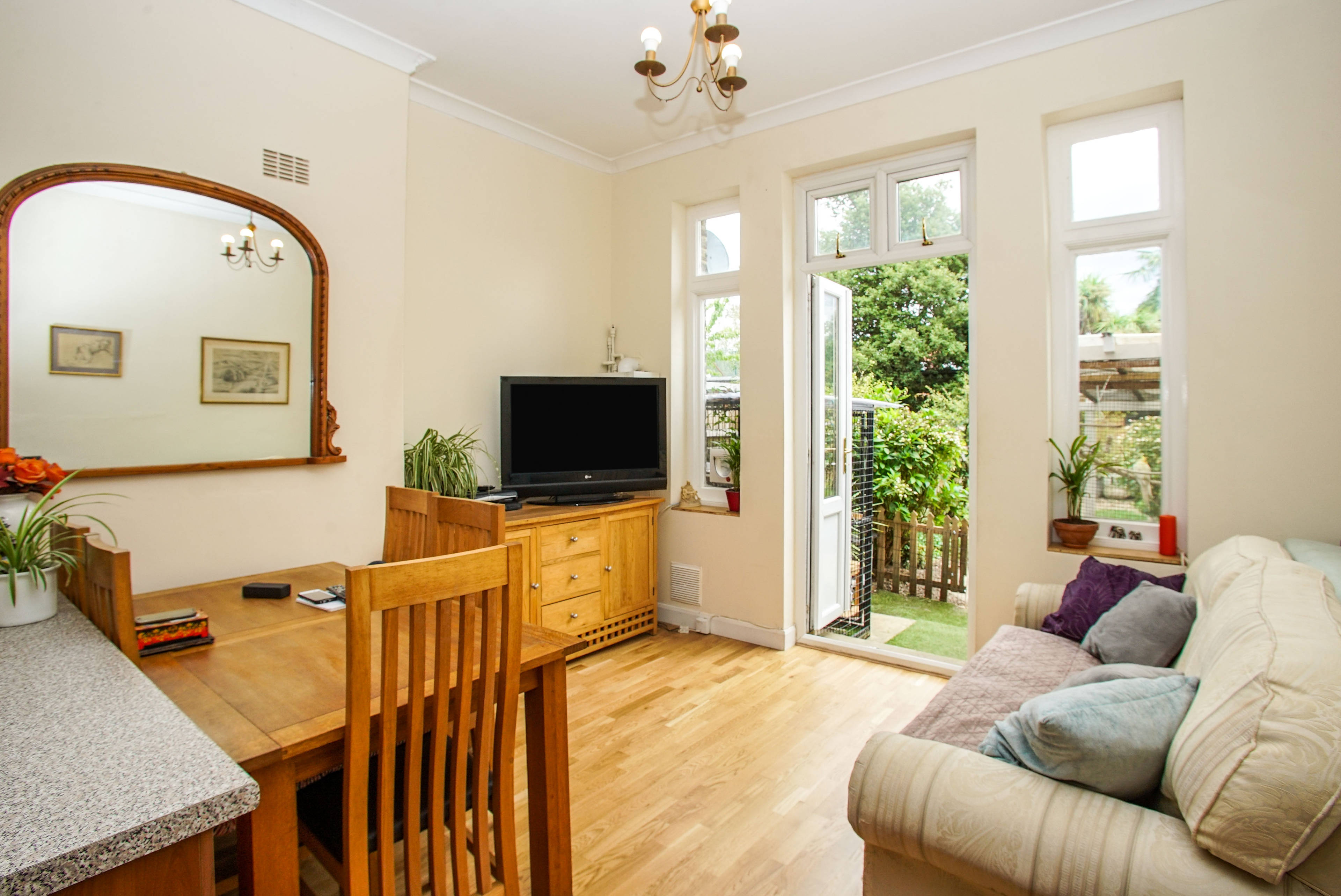 Lounge / Kitchen