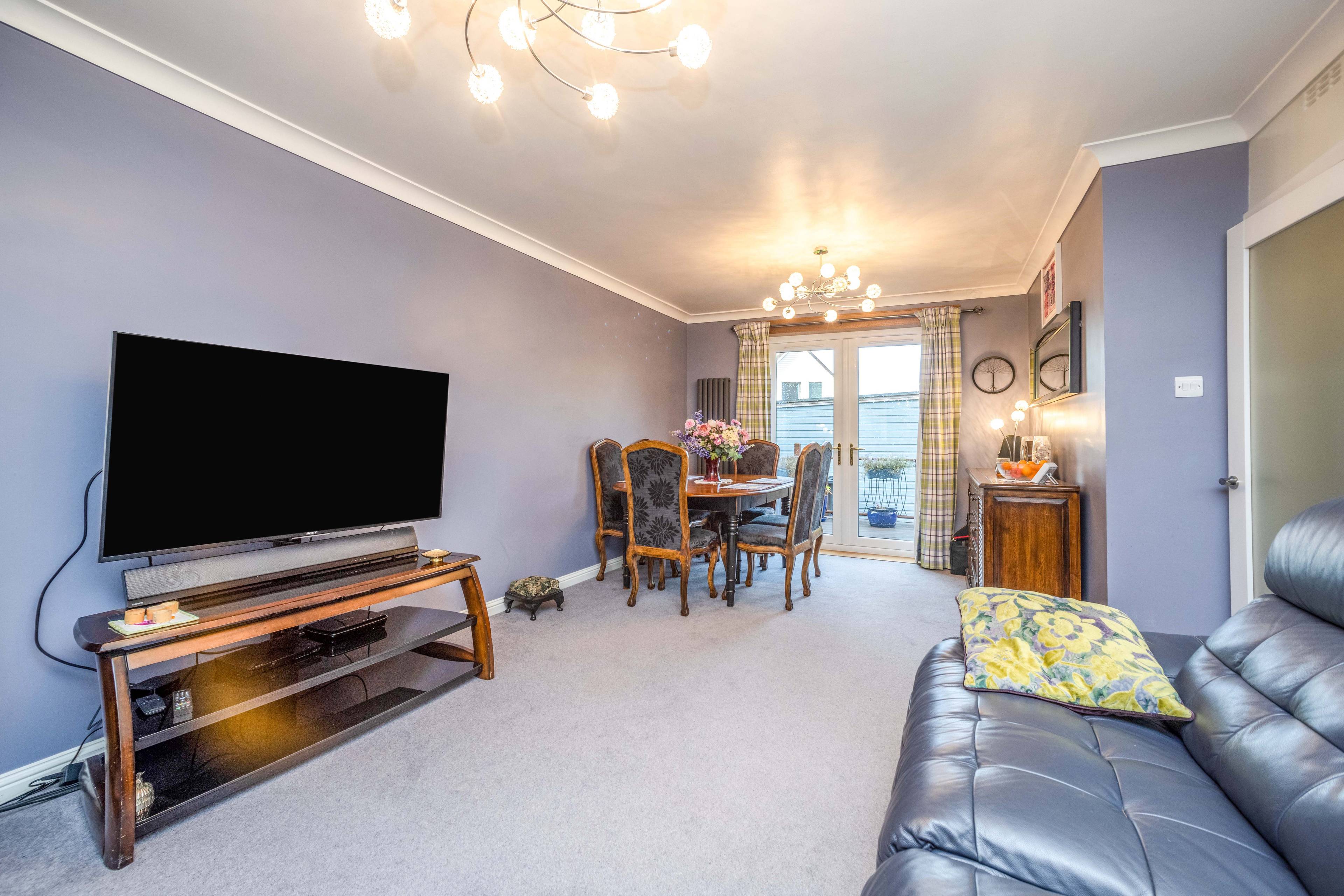 Lounge/Dining Room