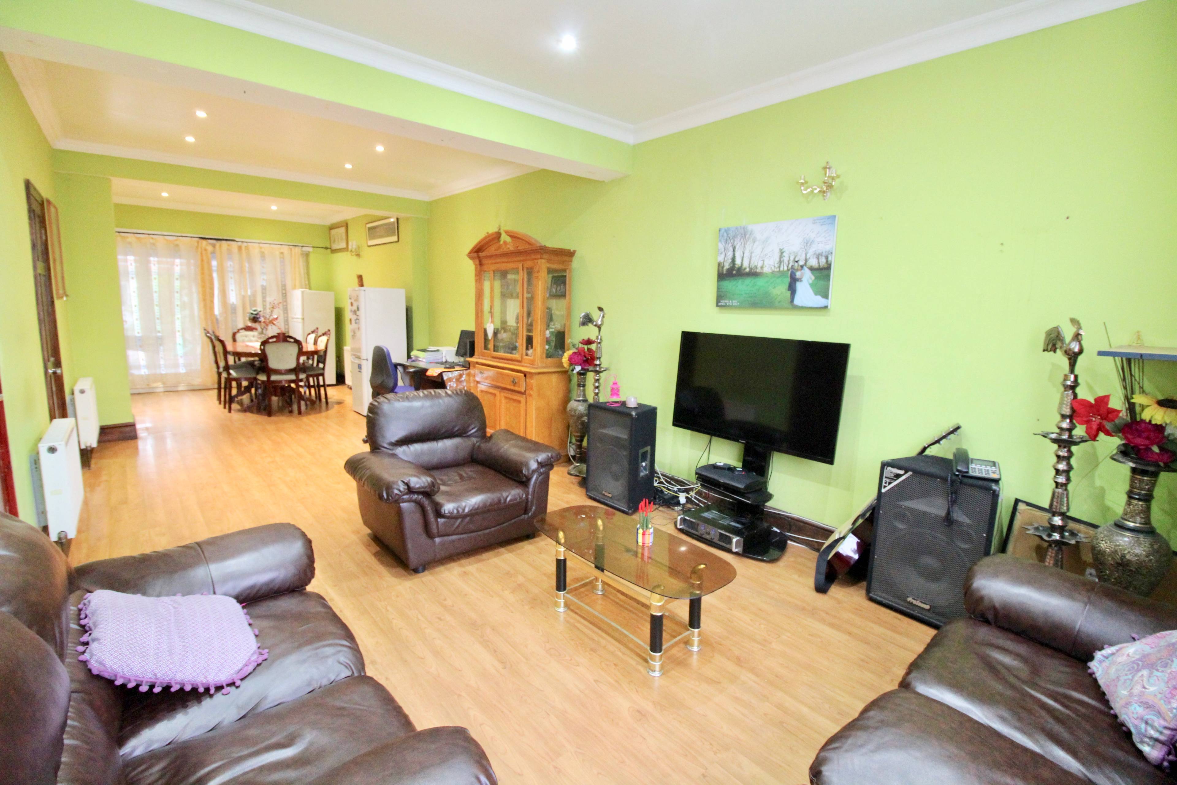 Lounge/Dining Room