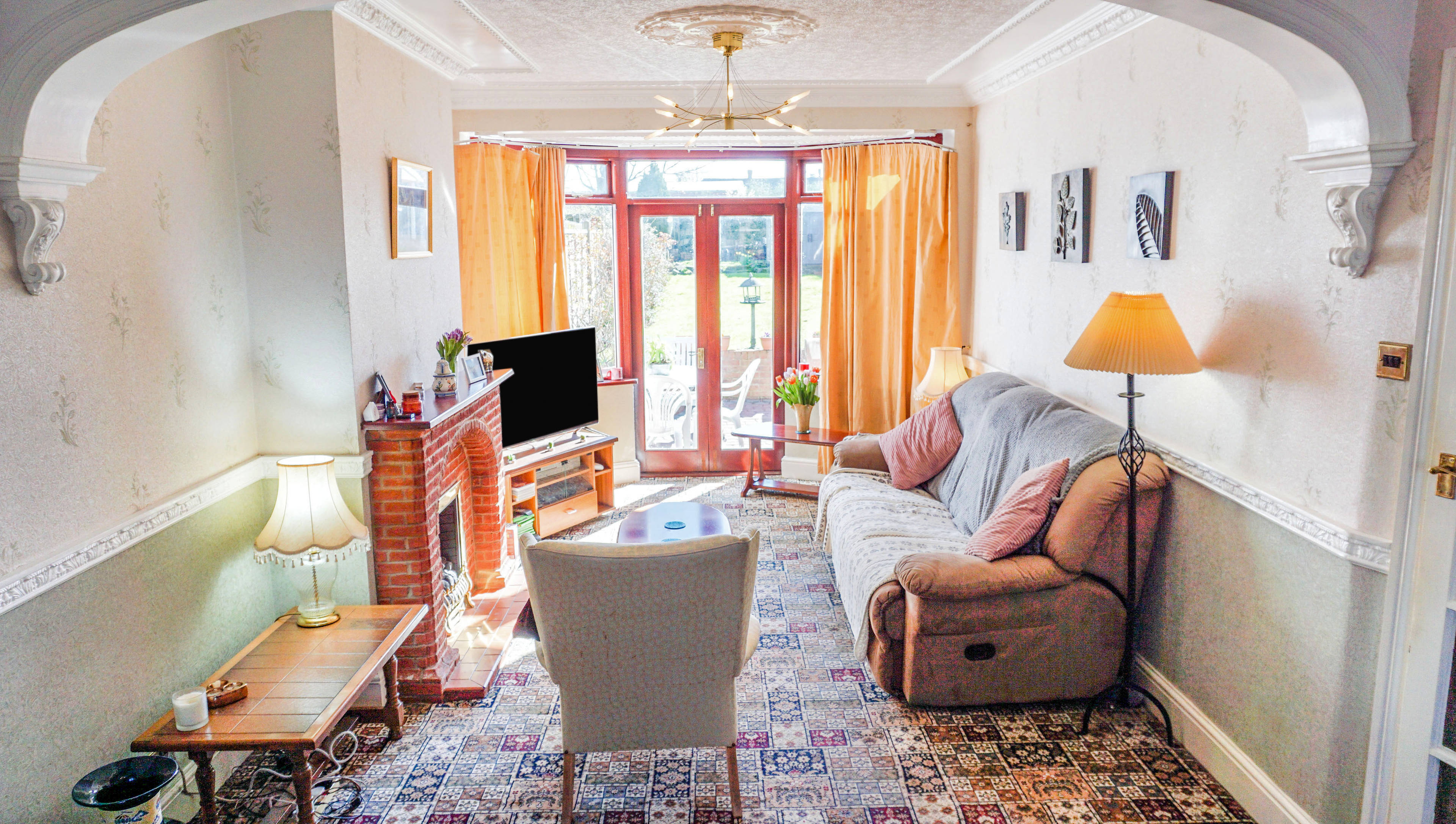 Lounge/Dining Room