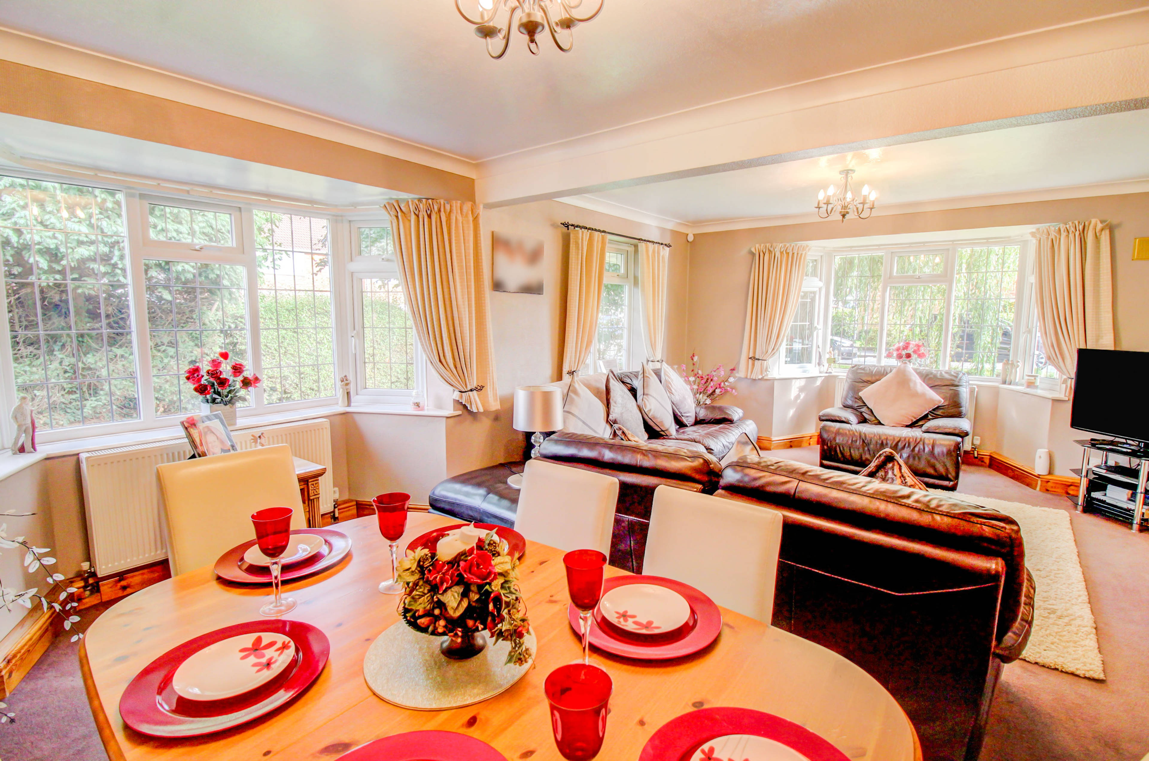 Lounge/Dining Room