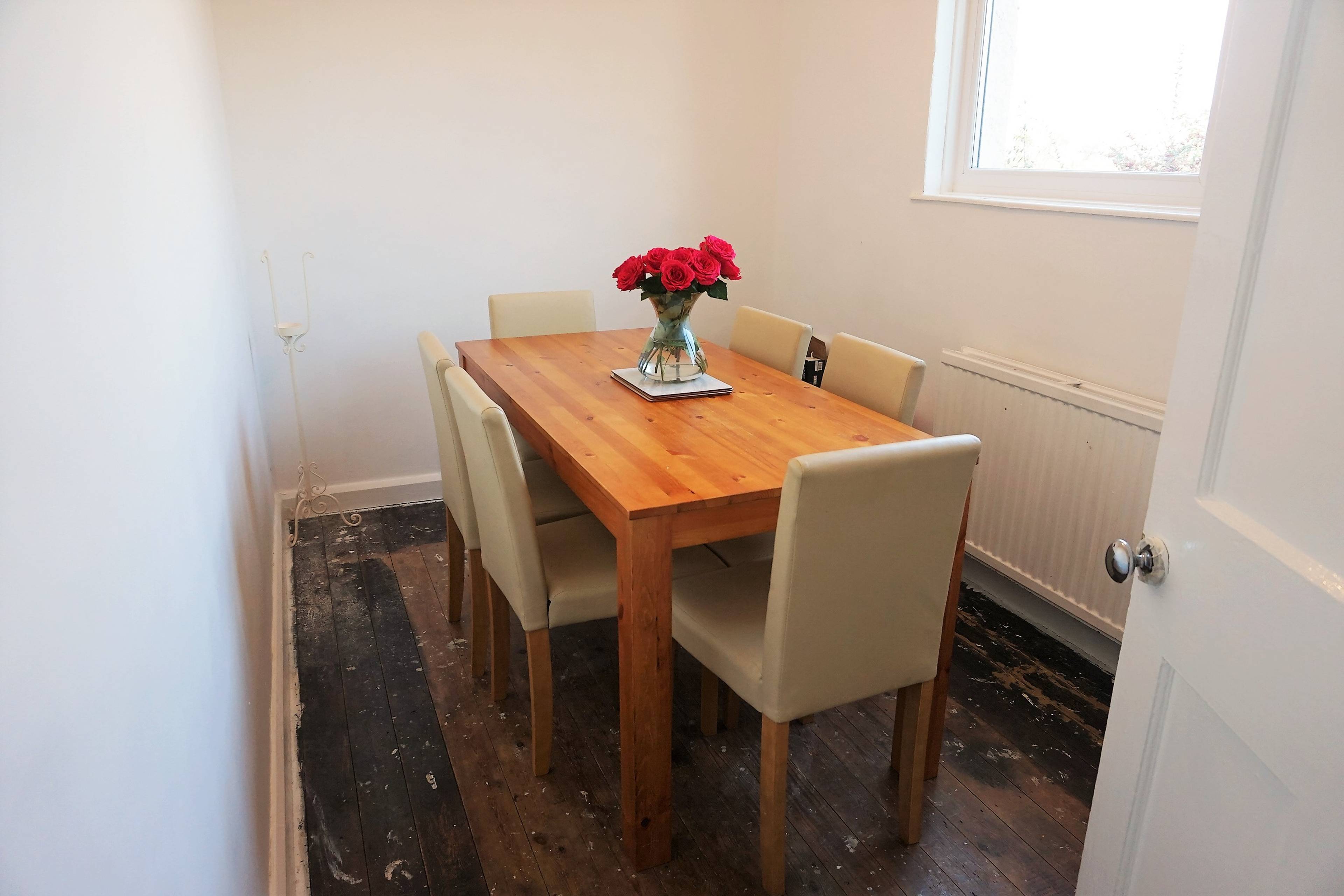 Bed 3 / Dining Room