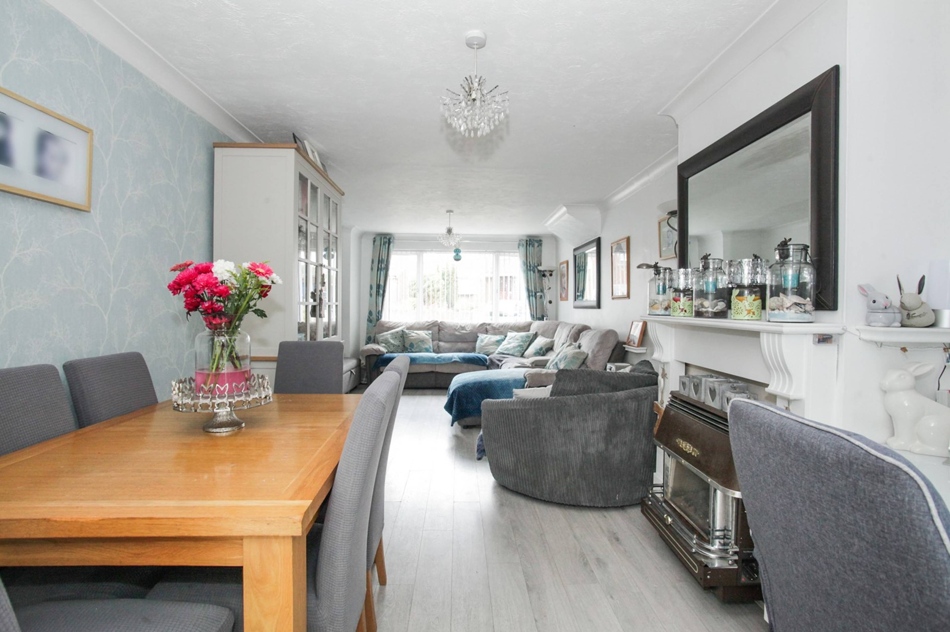 Lounge/Dining Room
