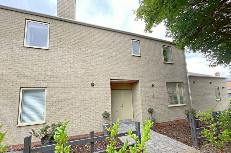 4 bedroom detached house