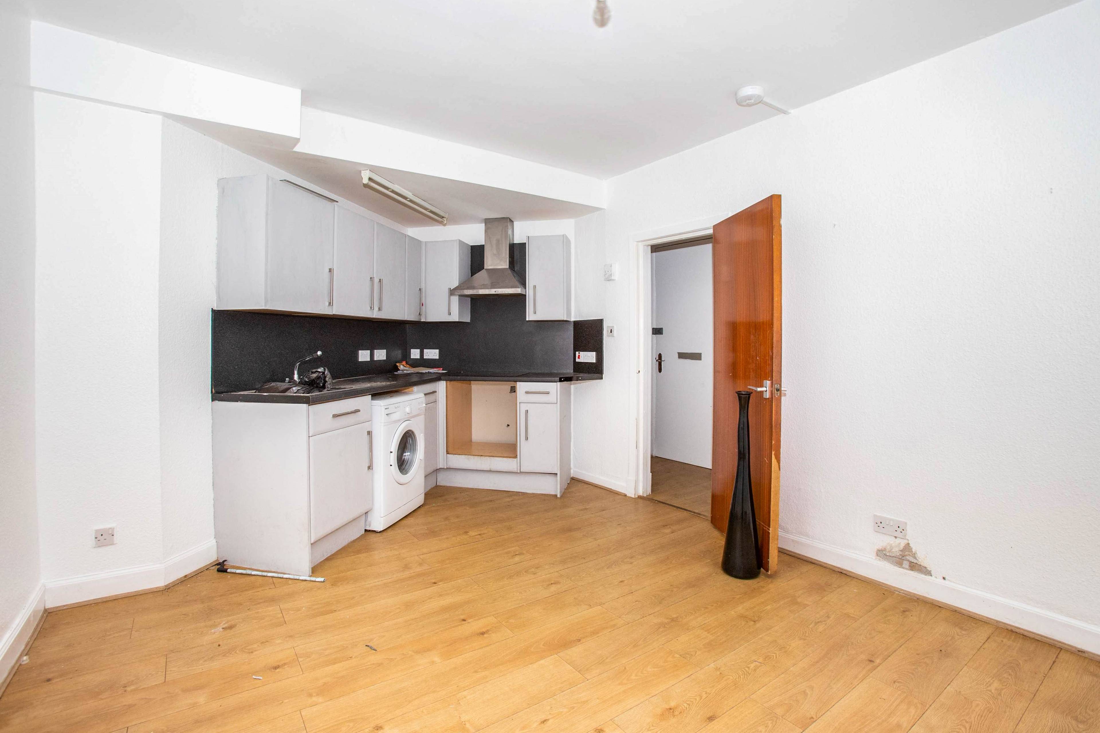 Lounge / Kitchen