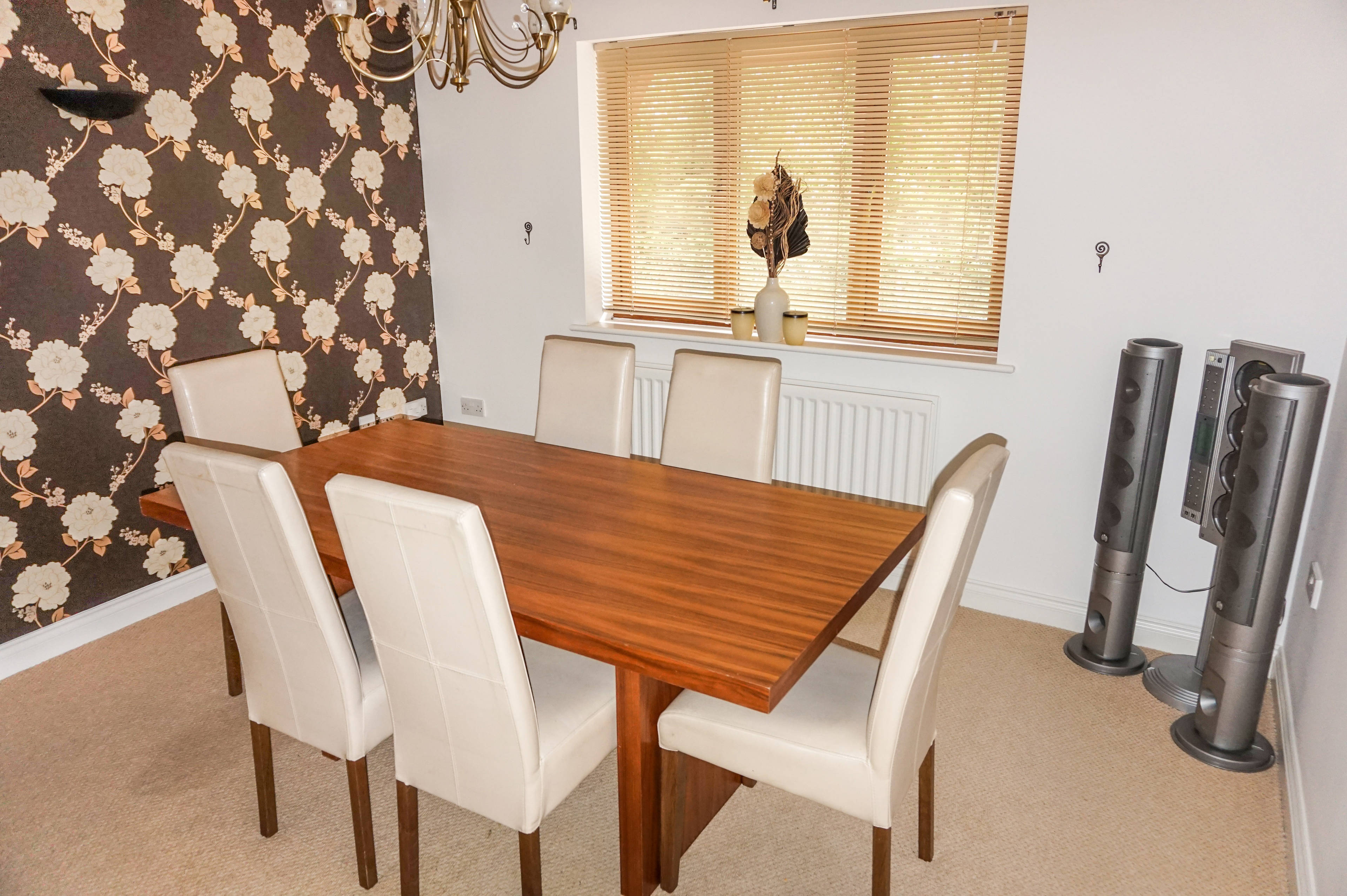 Lounge/Dining Room