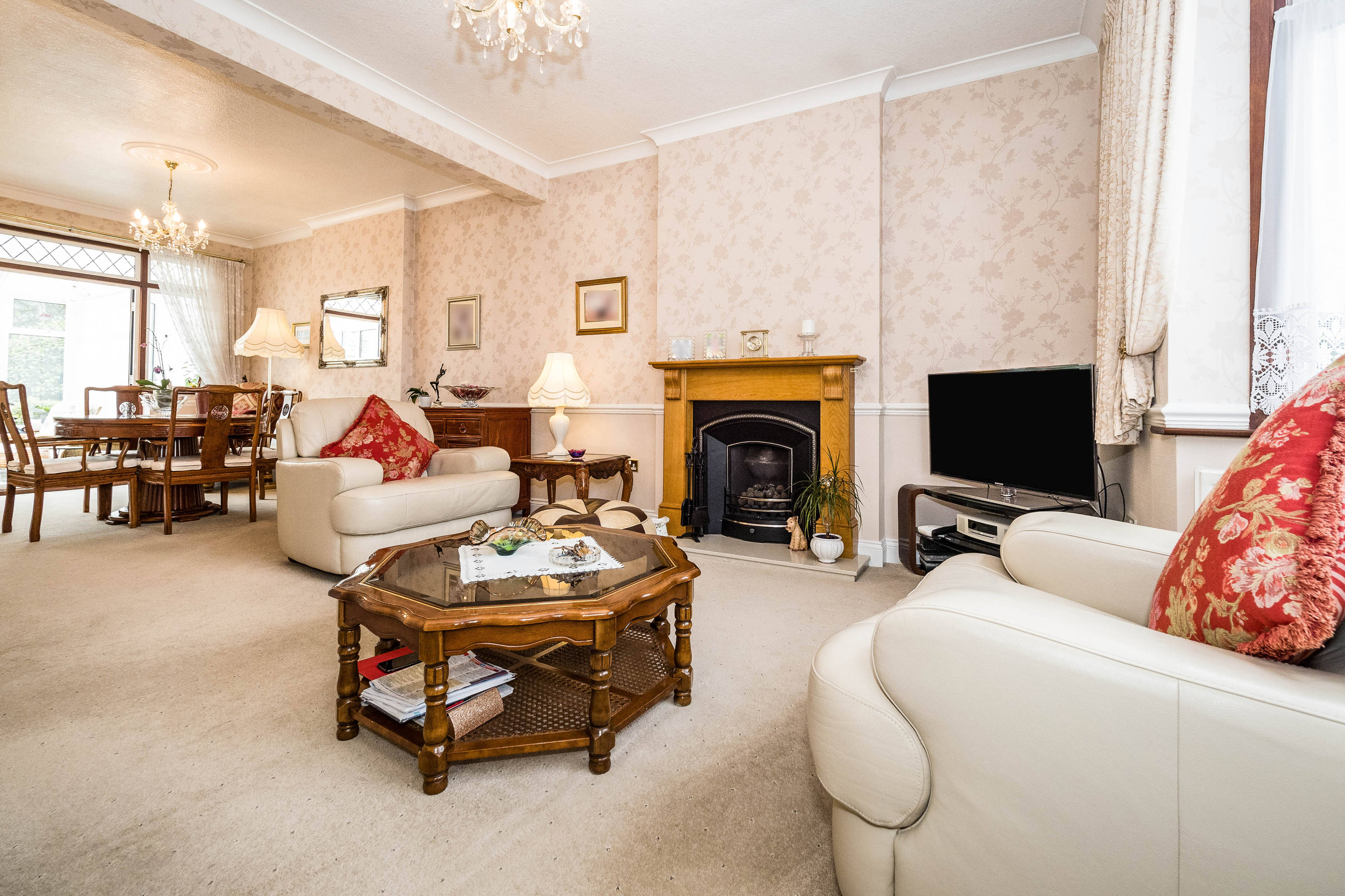 Lounge/Dining Room
