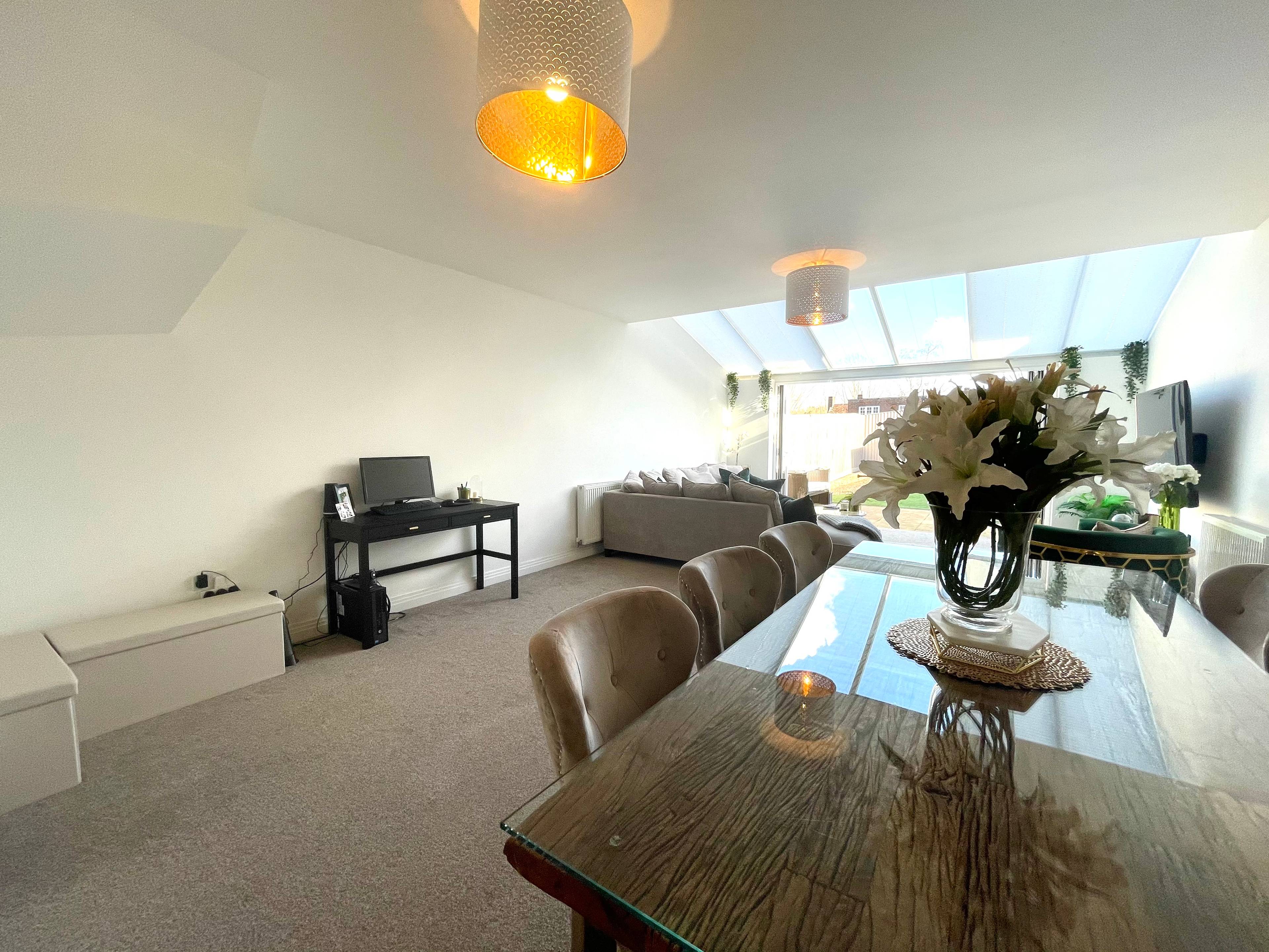 Lounge/Dining Room