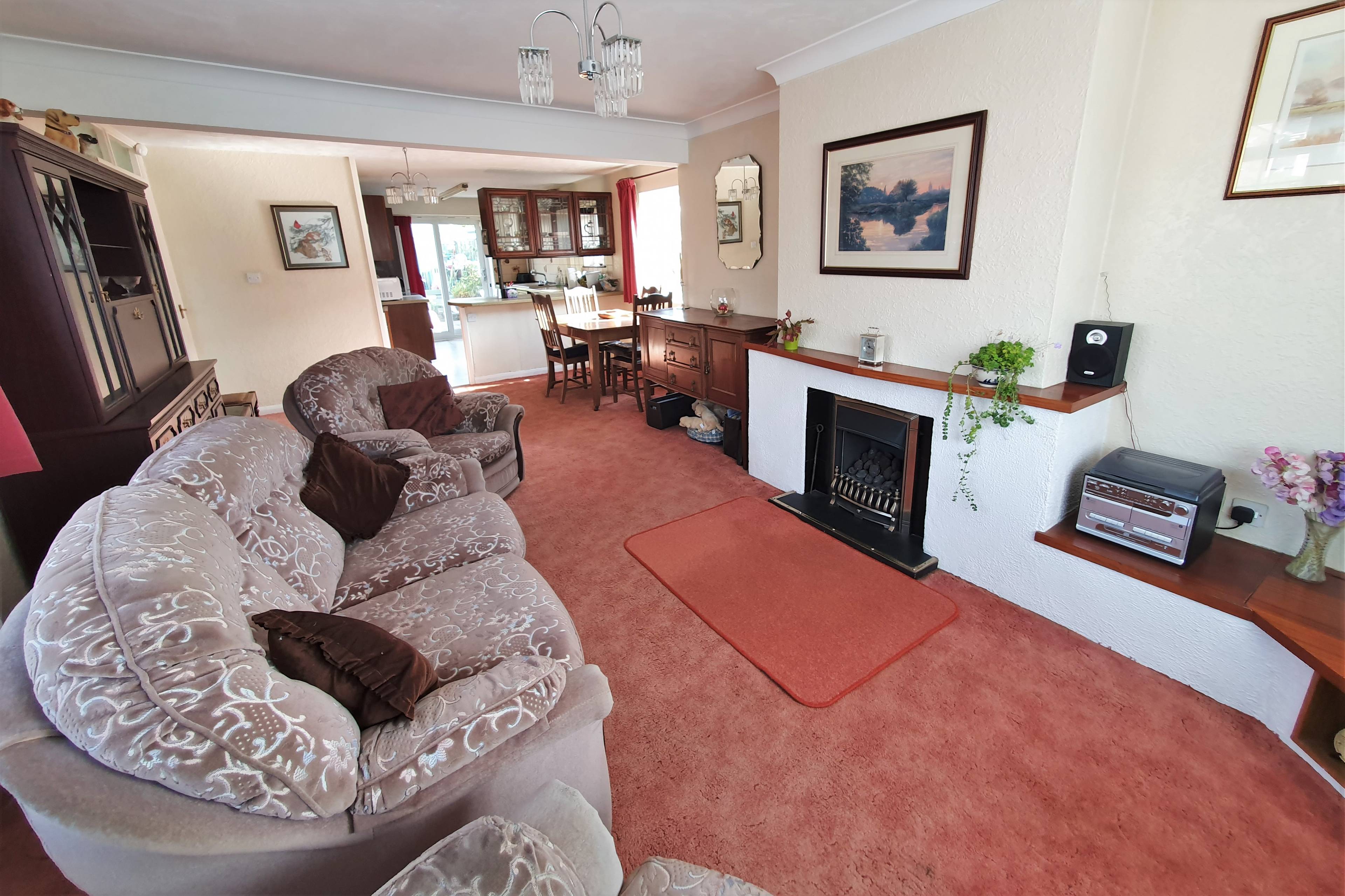 Lounge/Dining Room