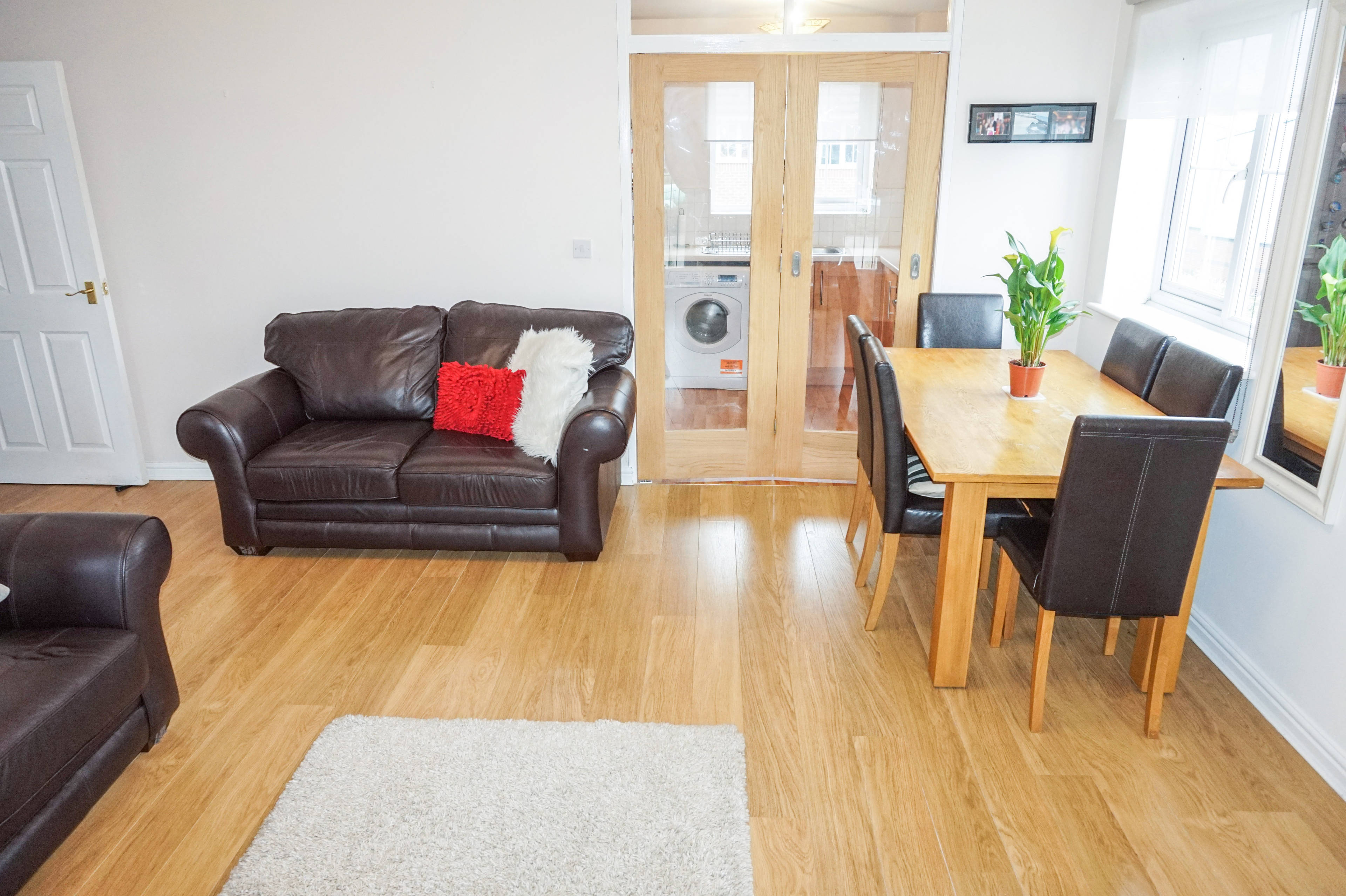 Lounge/Dining Room