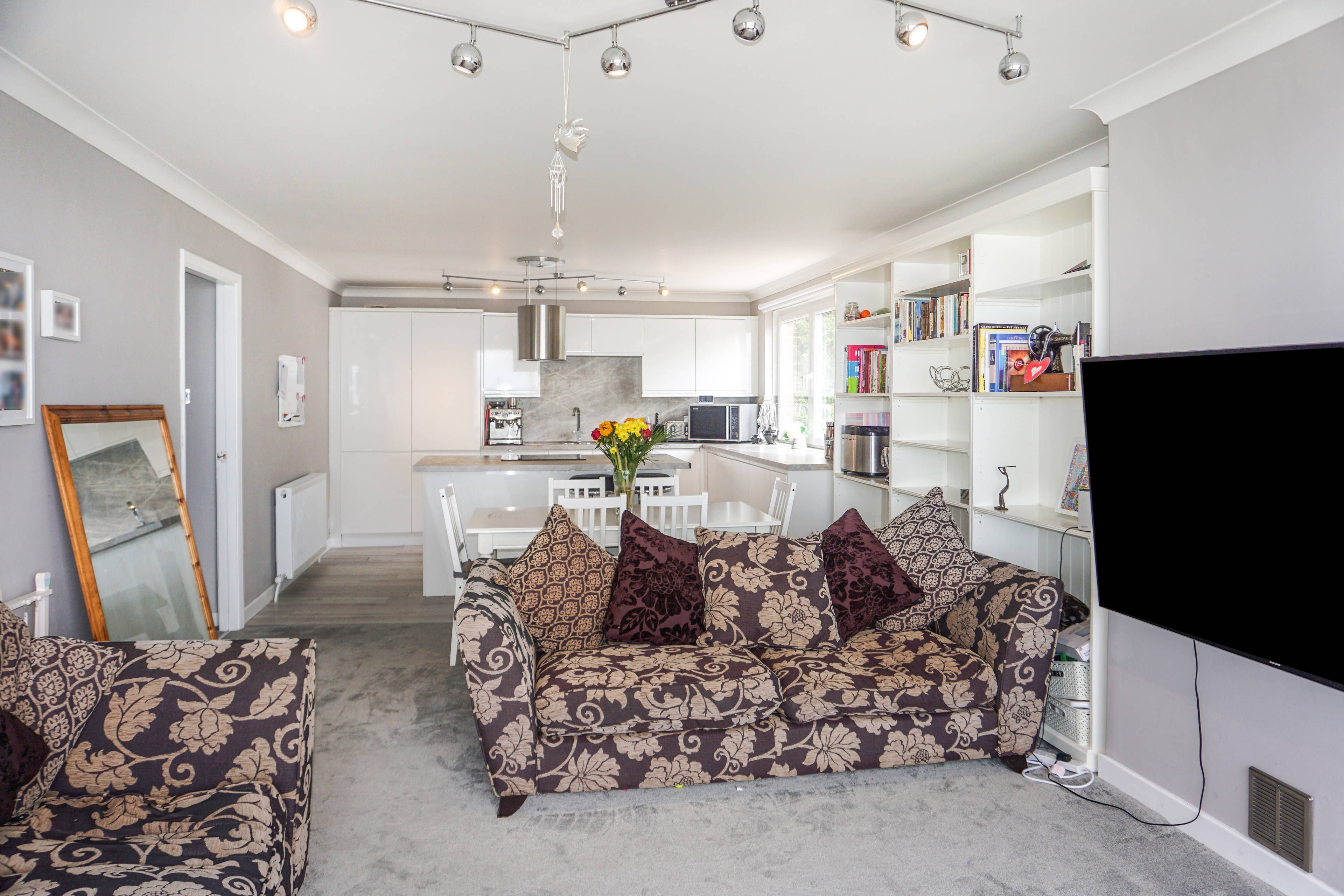 Lounge / Kitchen