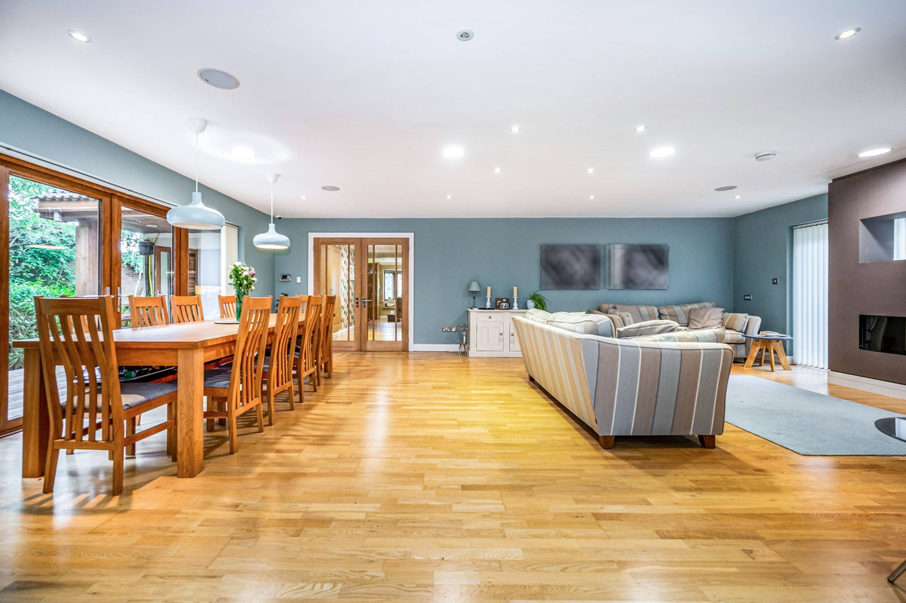 Lounge/Dining Room