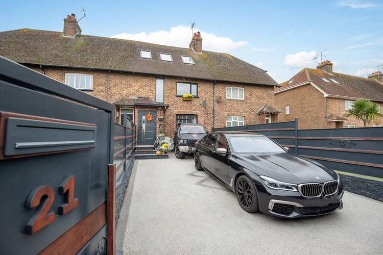 4 bedroom terraced house