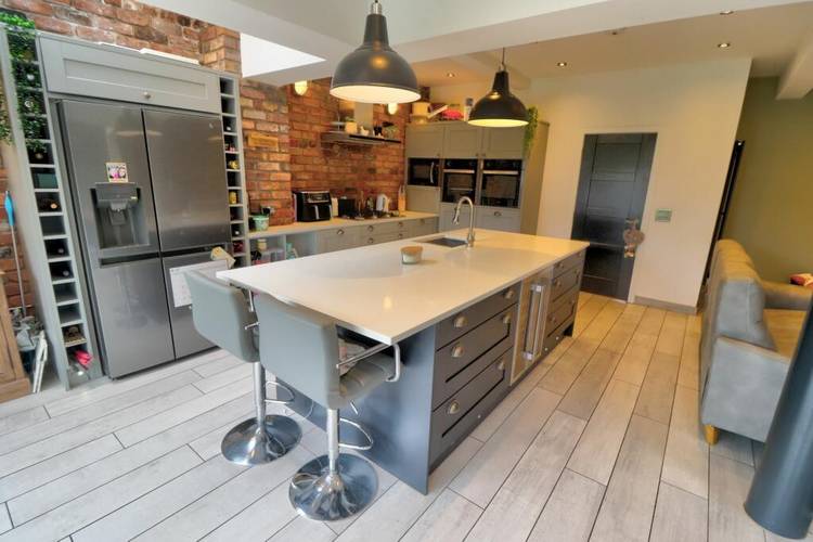 4 bedroom semi-detached house