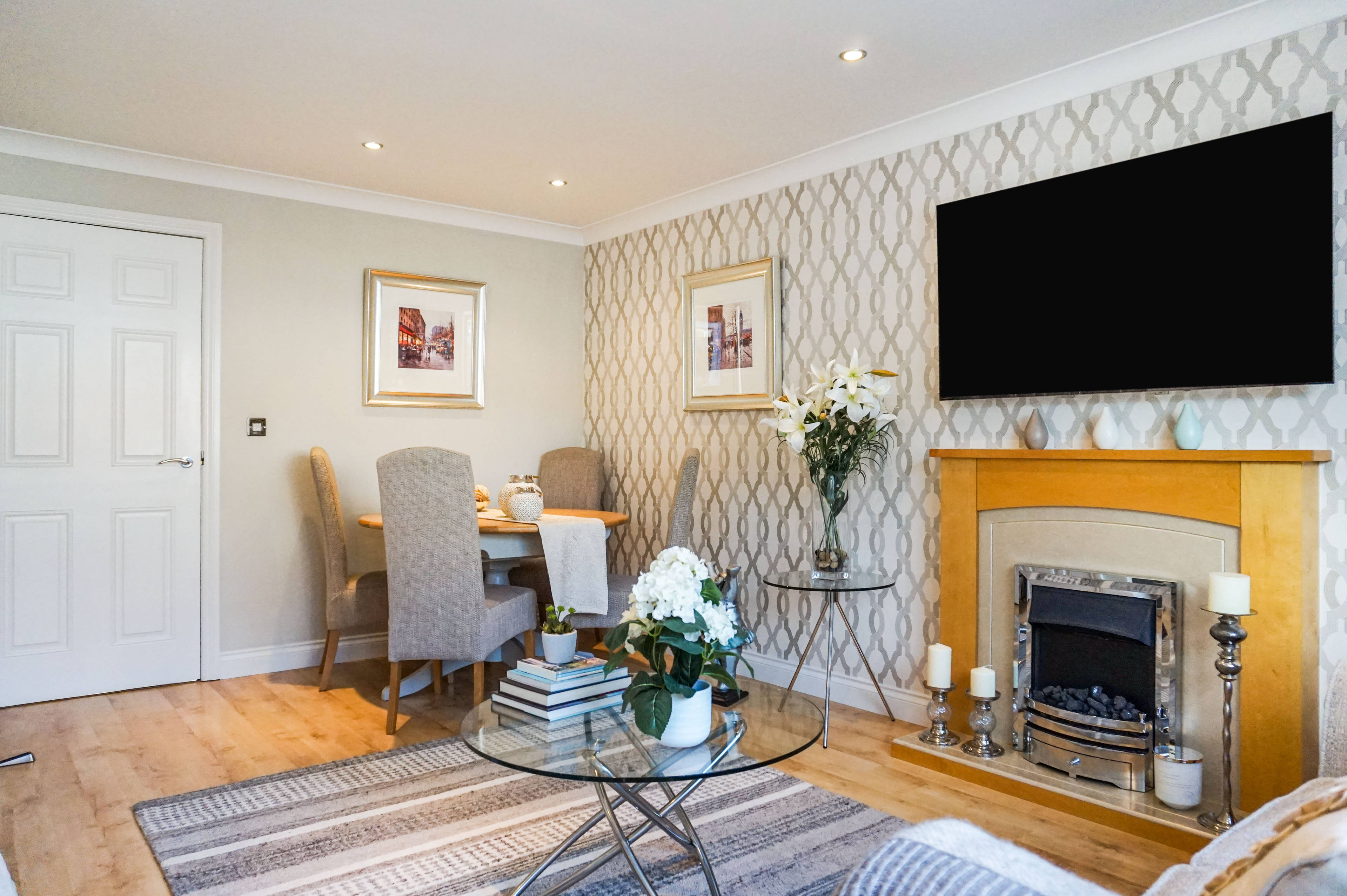 Lounge/Dining Room