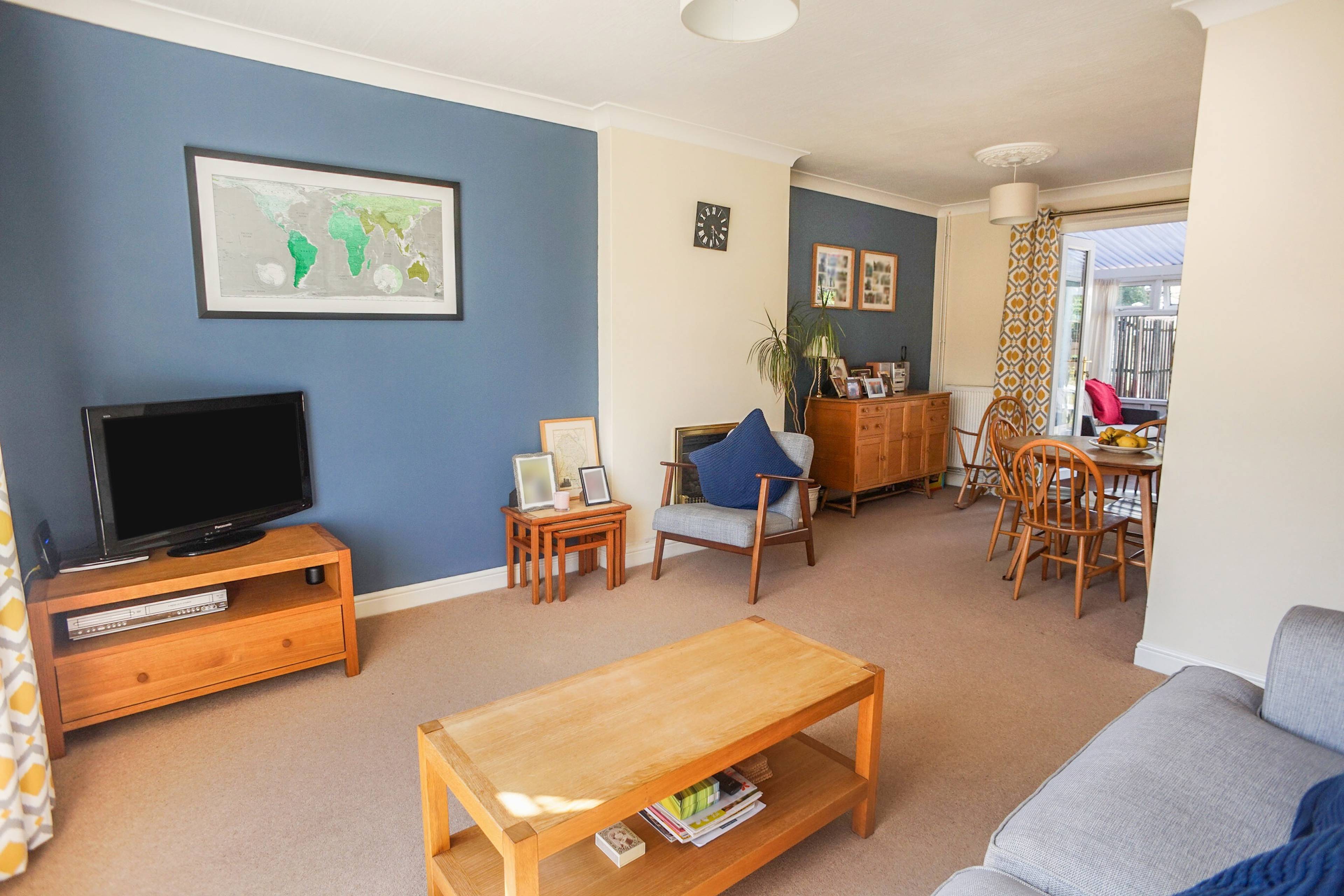 Lounge/Dining Room