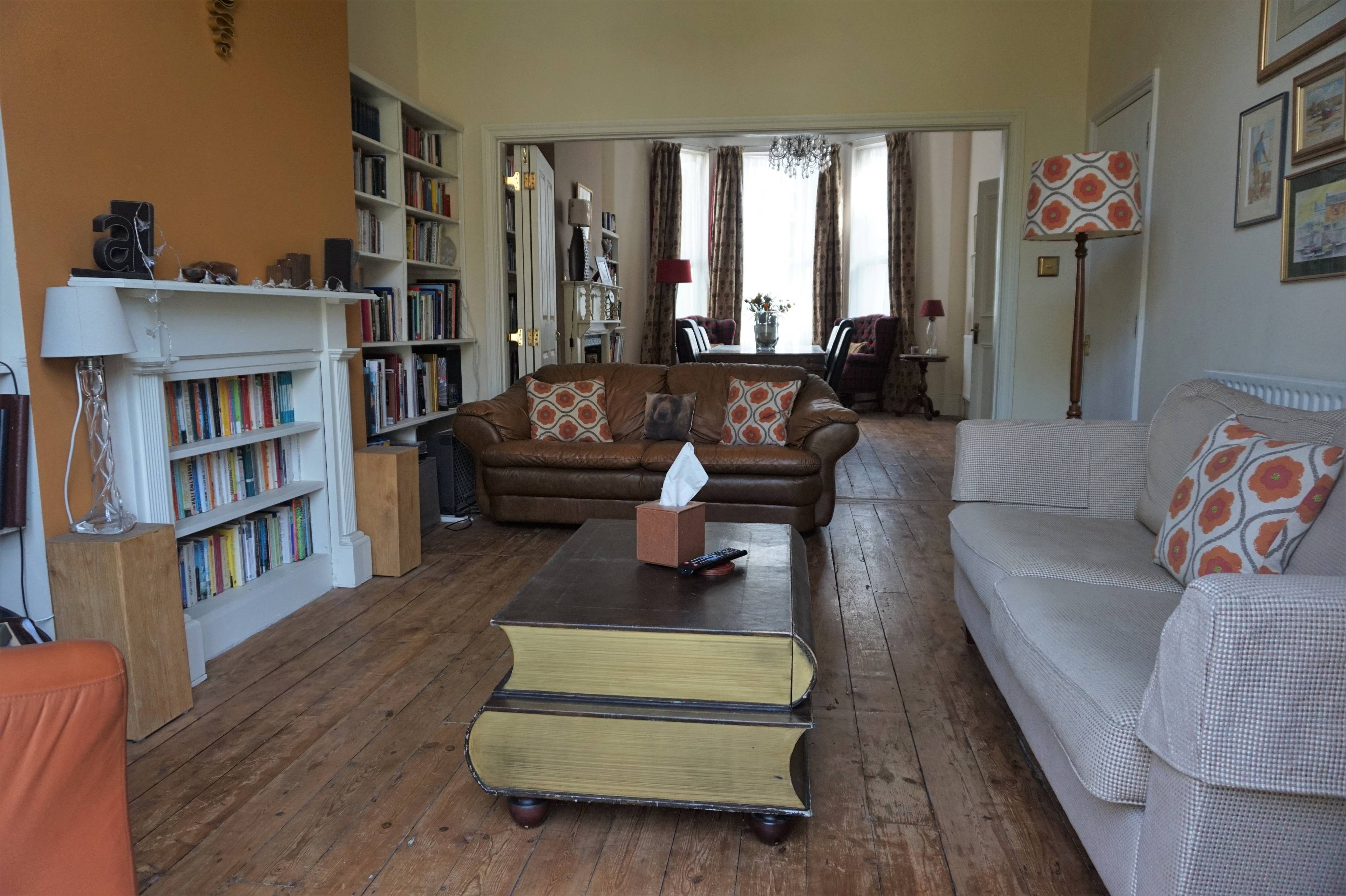 Lounge/Dining Room