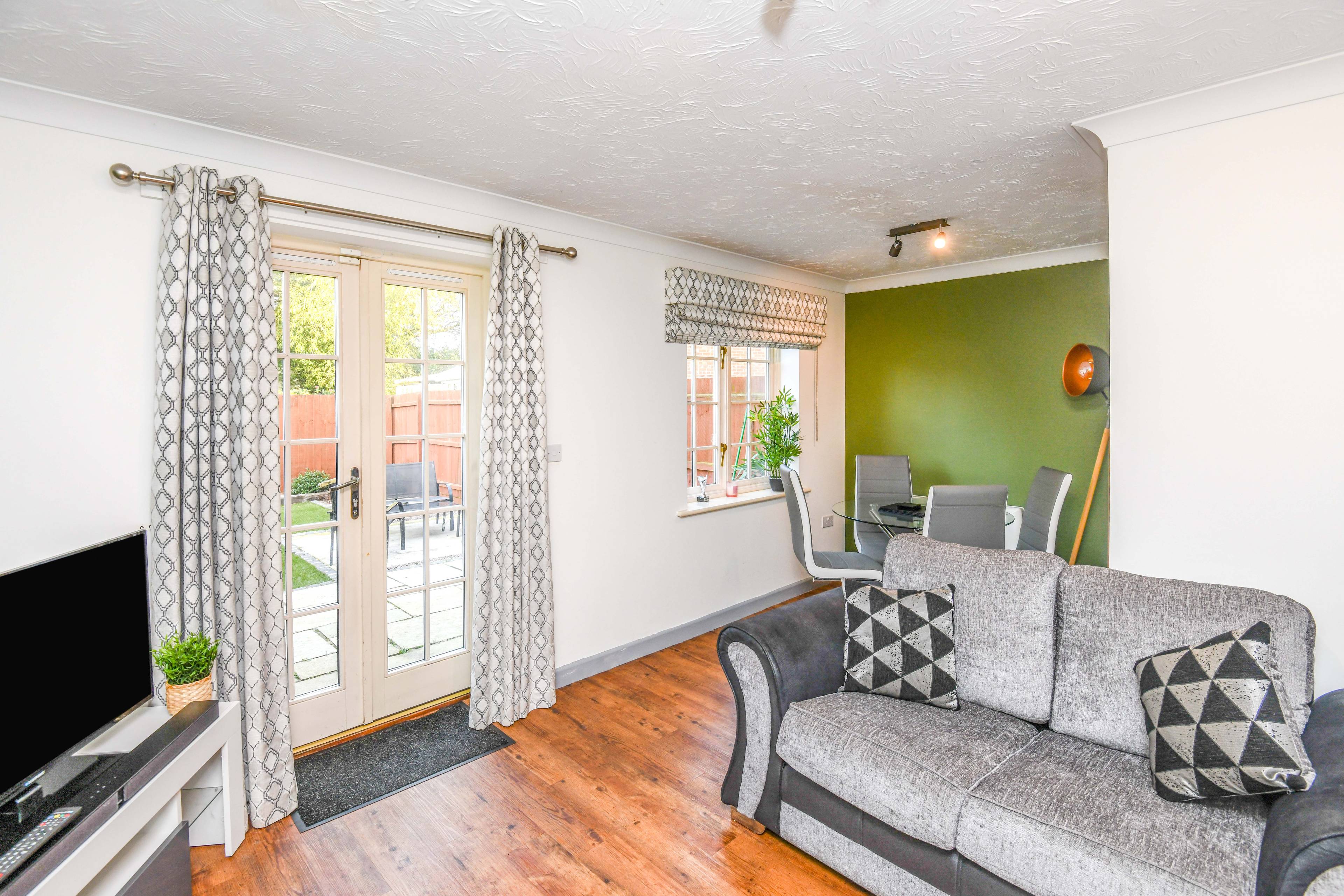Lounge/Dining Room