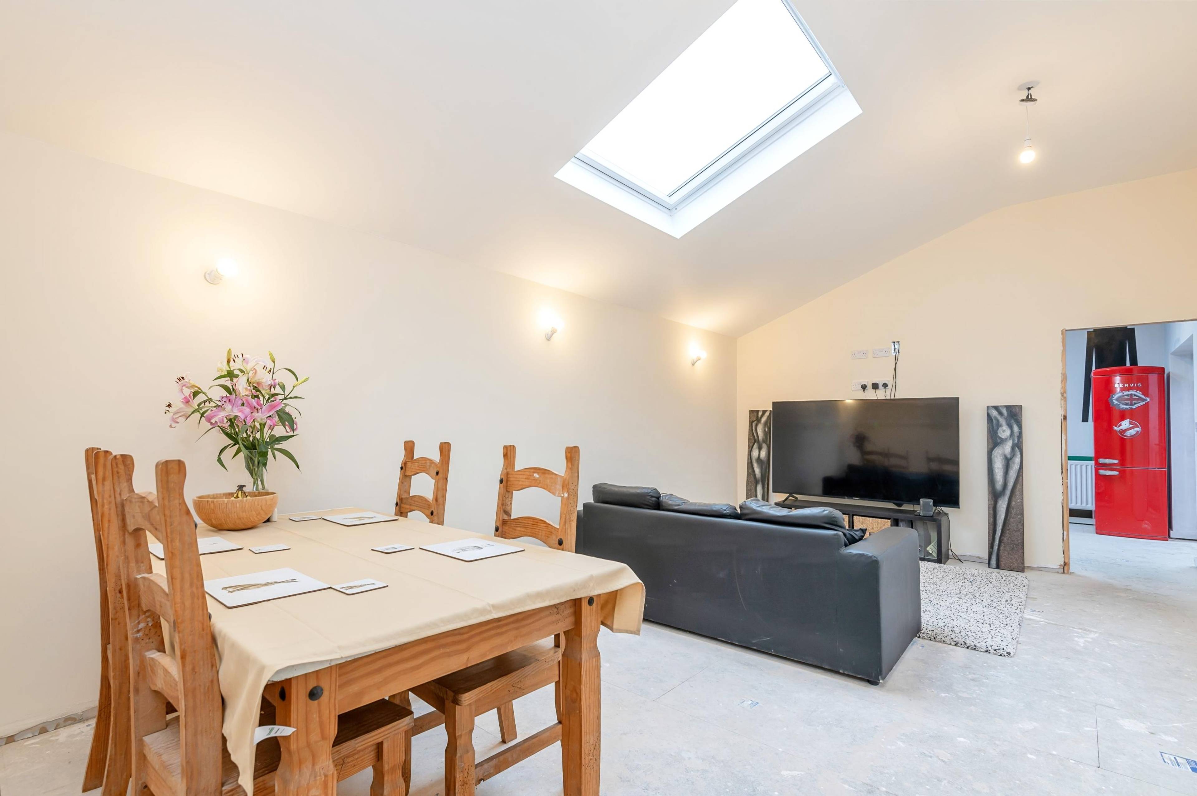 Lounge/Dining Room