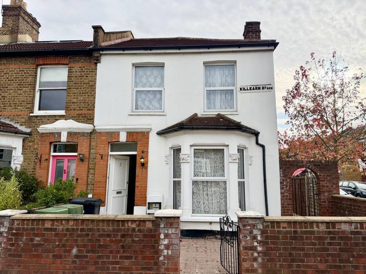 3 bedroom end of terrace house