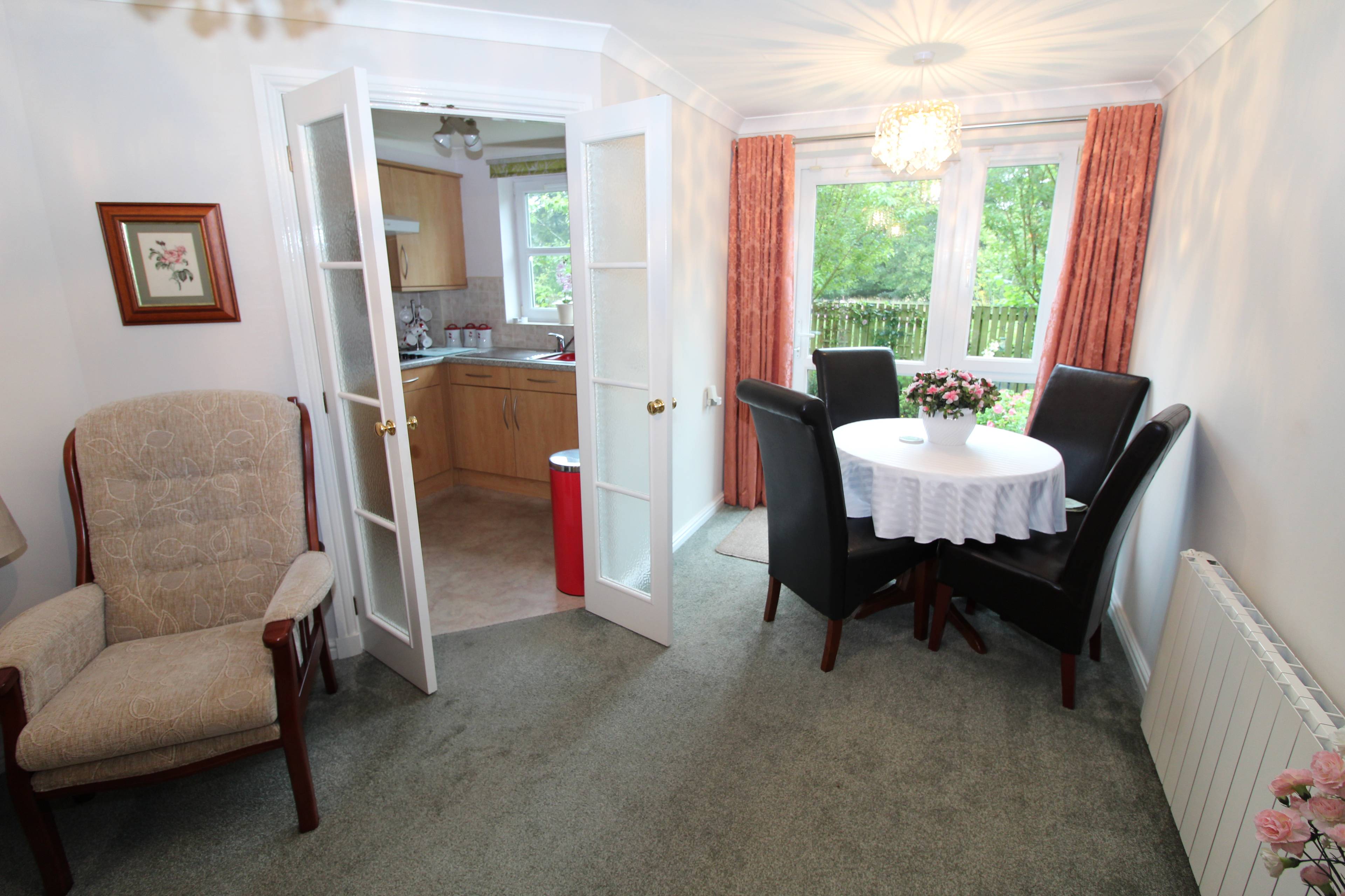Lounge/Dining Room