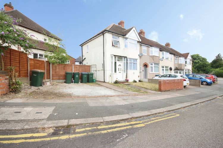 3 bedroom end of terrace house