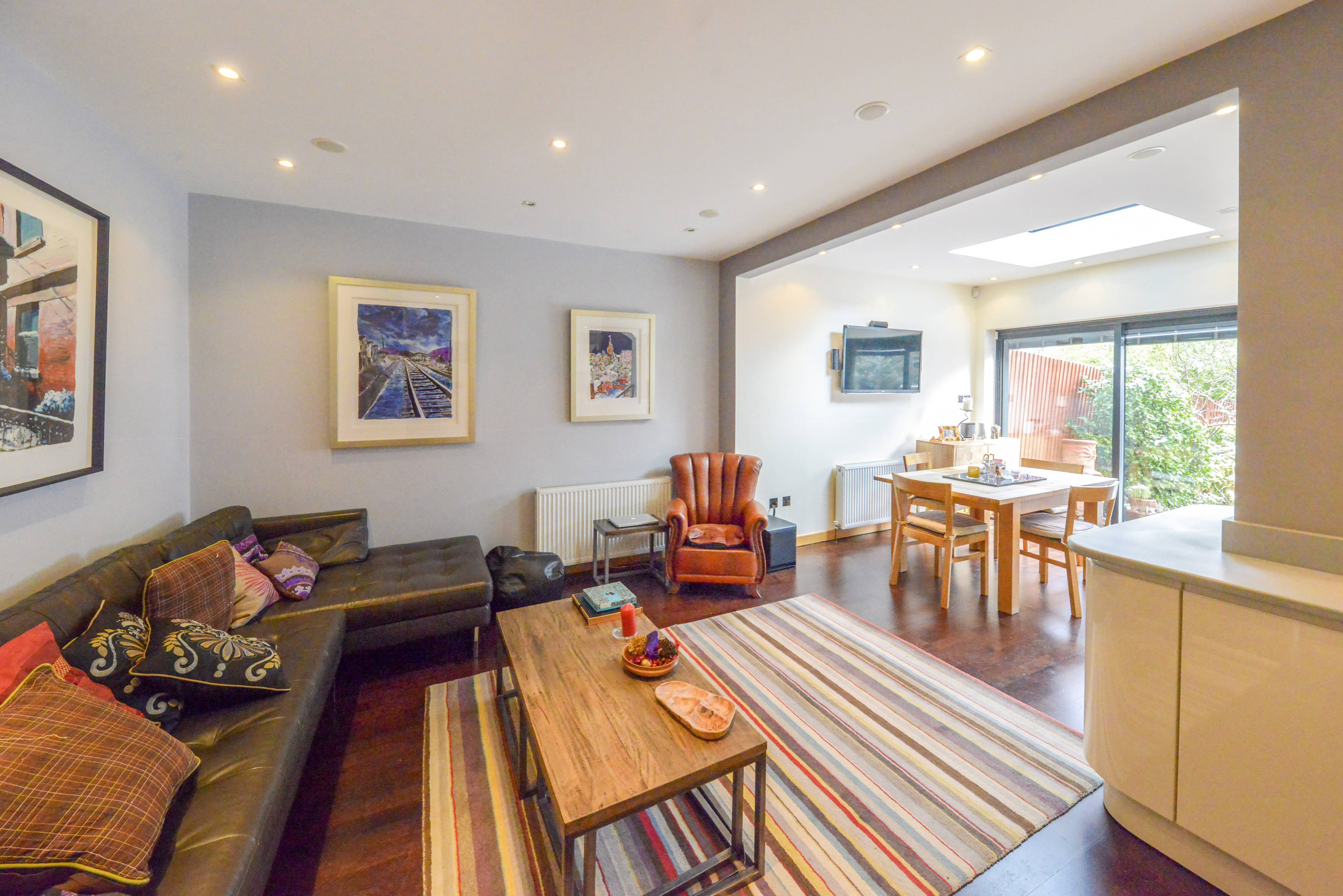 Lounge/Dining Room
