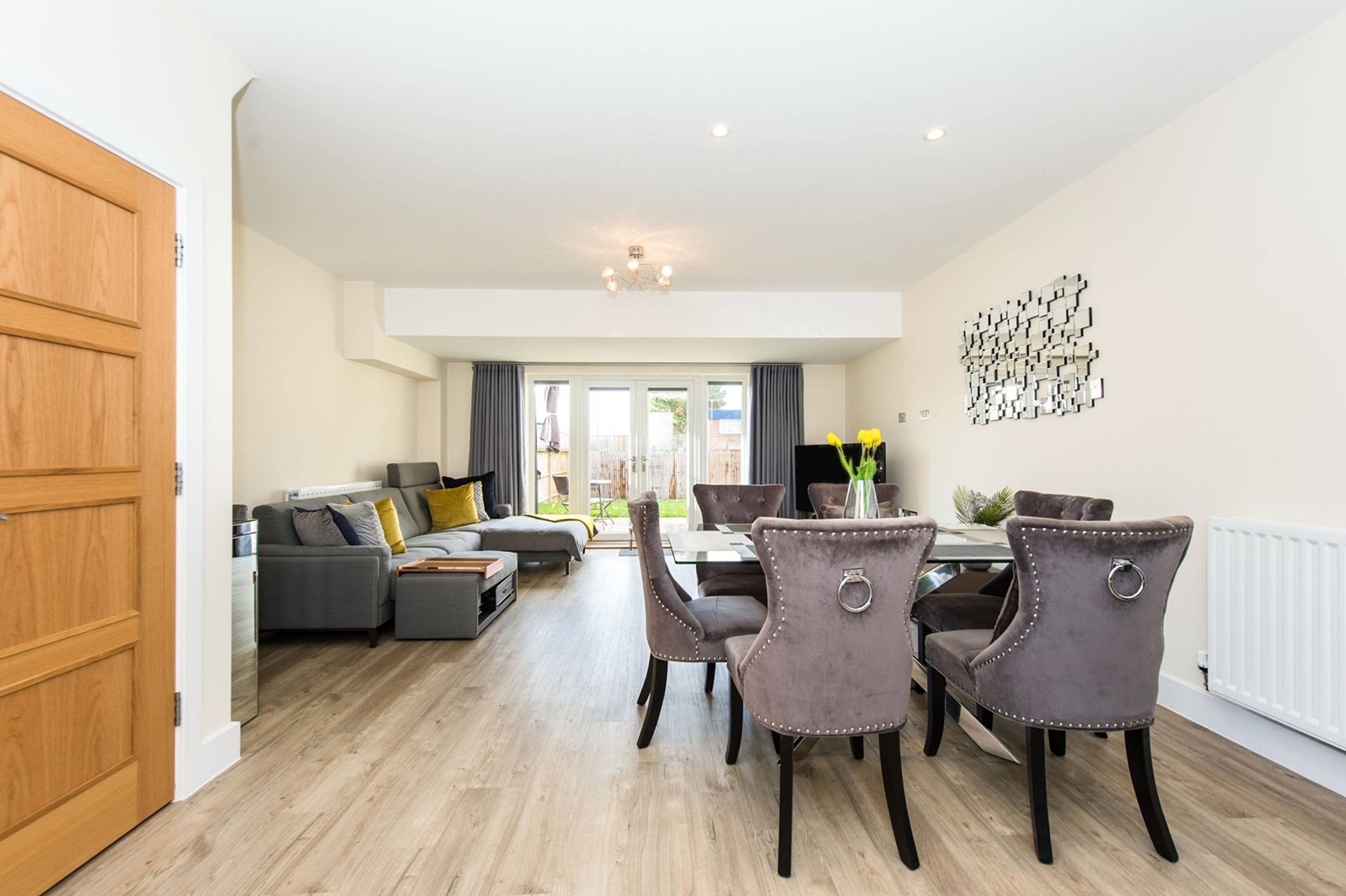 Lounge/Dining Room