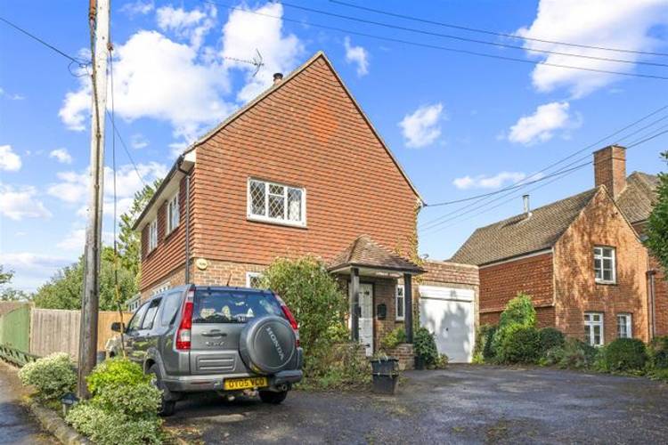 2 bedroom detached house