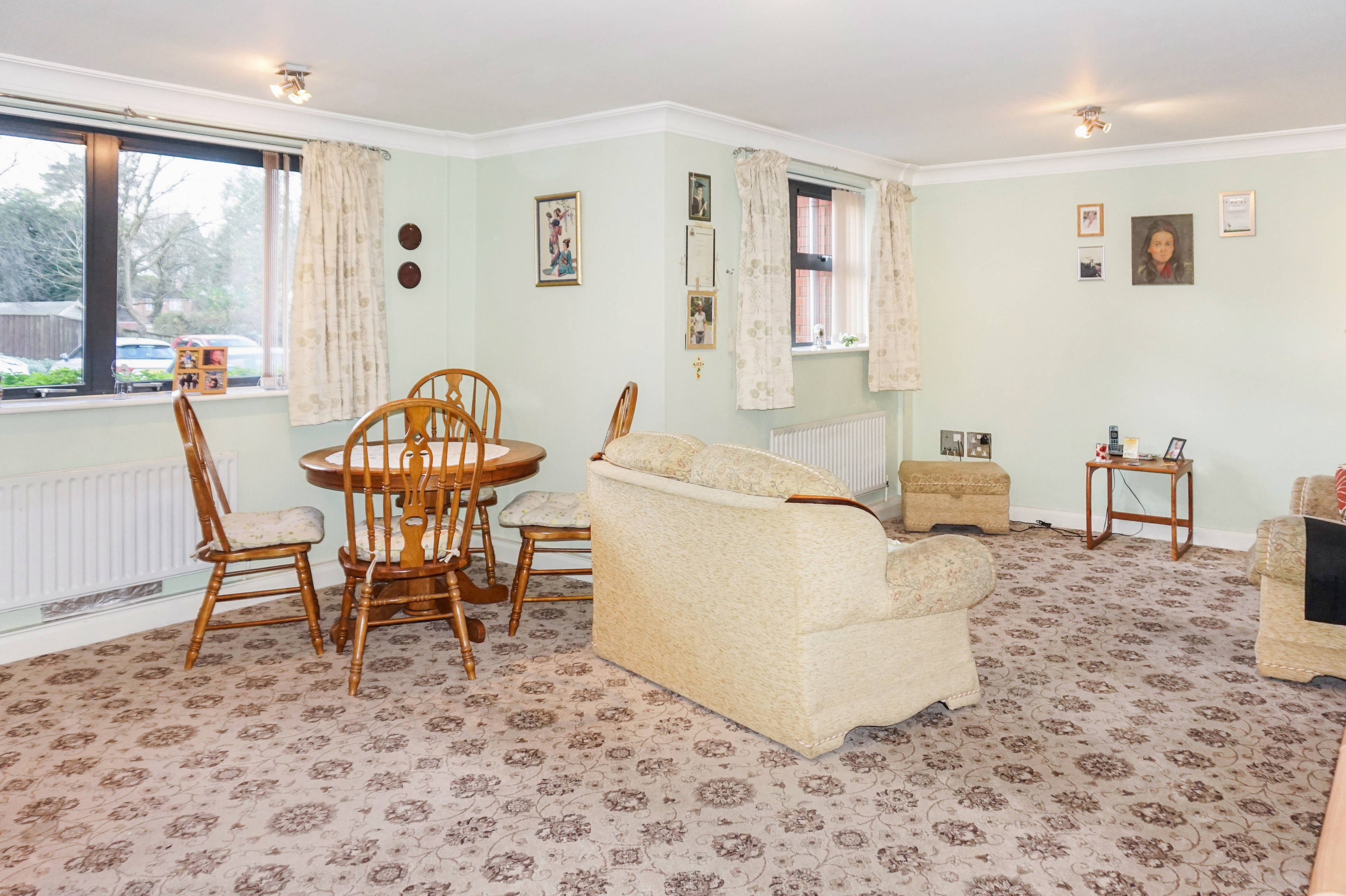 Lounge/Dining Room